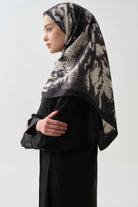 İzel Twill İpek Eşarp - Siyah TUGBA