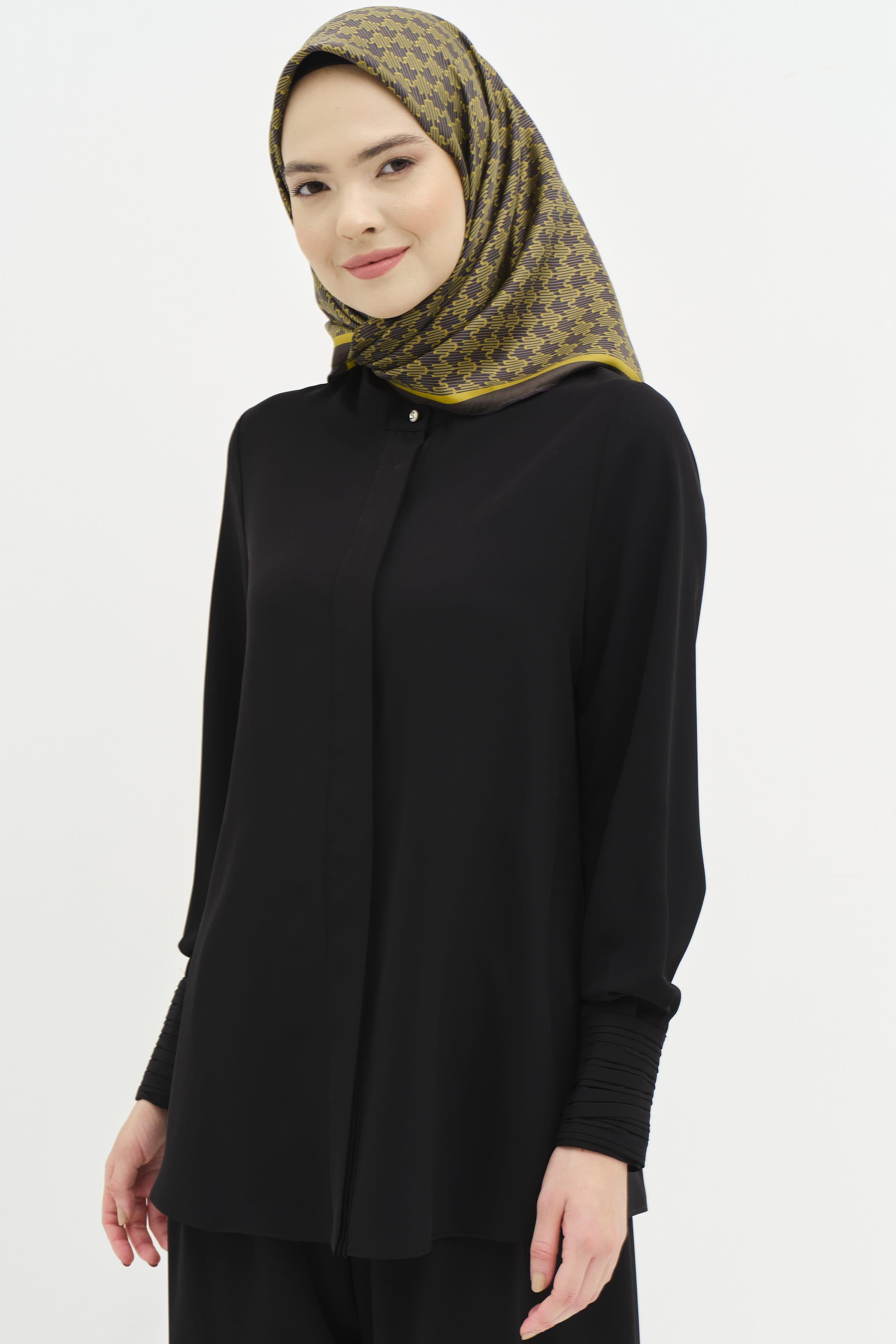 Manşeti Pilise Detaylı Gömlek - Siyah TUGBA