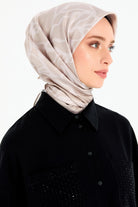 Monokrom Desenli Stil Eşarp - Ekru TUGBA