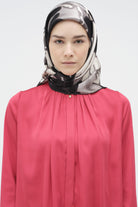 Multi Flower Desenli Sura İpek Eşarp - Siyah TUGBA