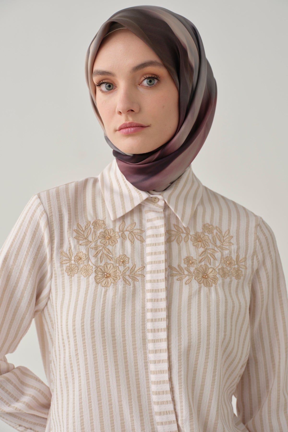 Nakış Detaylı Çizgili Tunik - Bej TUGBA