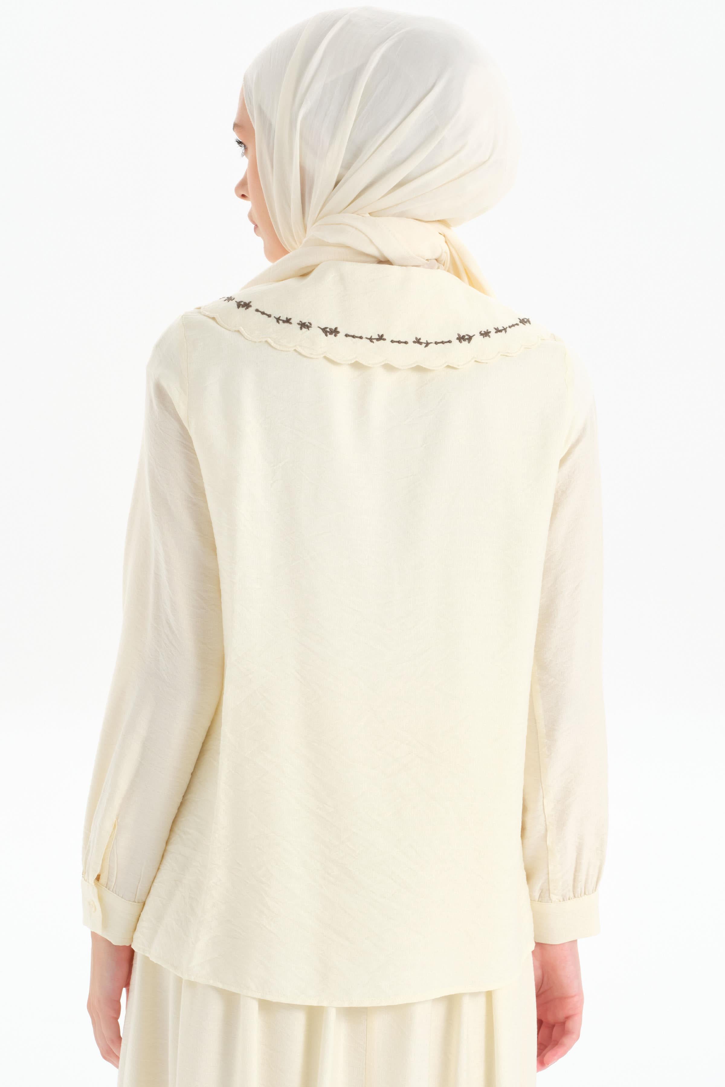Nakışlı Yaka Detaylı Gömlek - Ekru TUGBA