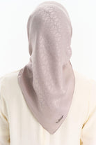 Natural Dairesel Desenli Eşarp - Taş TUGBA