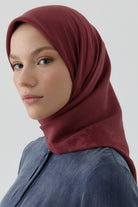 Nevgül Kenar Detaylı Naturel Eşarp - Bordo TUGBA