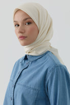 Nevgül Kenar Detaylı Naturel Eşarp - Ekru TUGBA