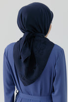 Nevgül Kenar Detaylı Naturel Eşarp - Lacivert TUGBA