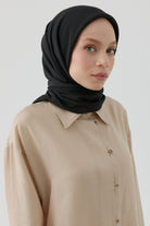 Nevgül Kenar Detaylı Naturel Eşarp - Siyah TUGBA