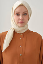 Dalgalı Nida Naturel Eşarp - Krem TUGBA