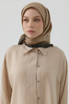 Nokta Çerçeveli İpek Eşarp - Vizon TUGBA