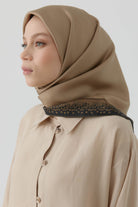 Nokta Çerçeveli İpek Eşarp - Vizon TUGBA