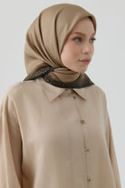 Nokta Çerçeveli İpek Eşarp - Vizon TUGBA