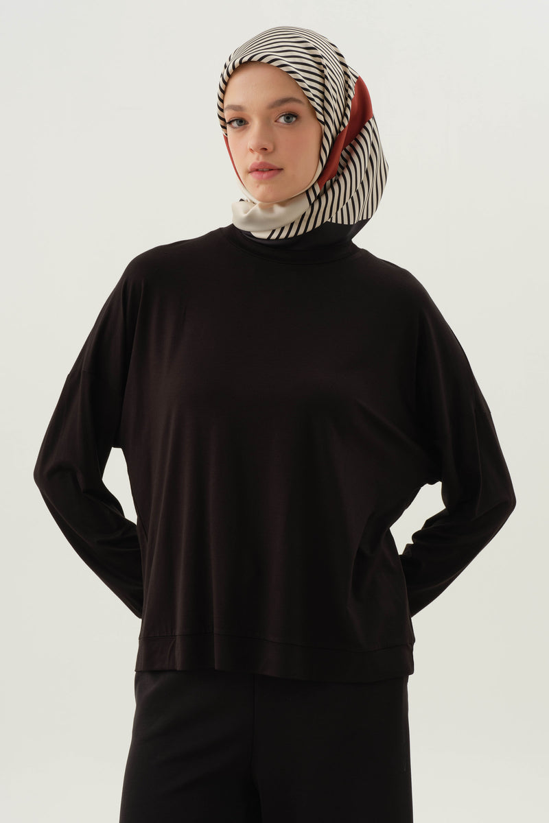 Önü Garnili Sweat - Siyah TUGBA