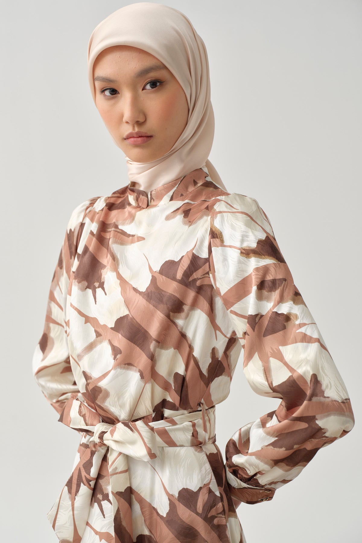 Pleated and Gathered Detailed Patterned Dress - Brown