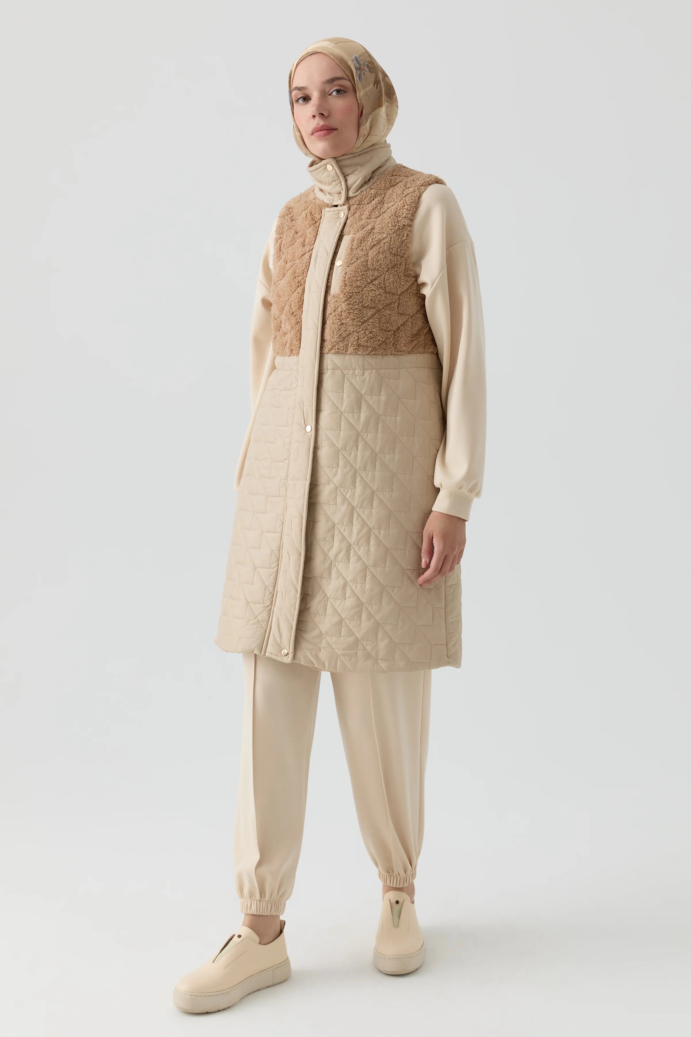 Peluş Garnili Kapitone Yelek - Bej TUGBA