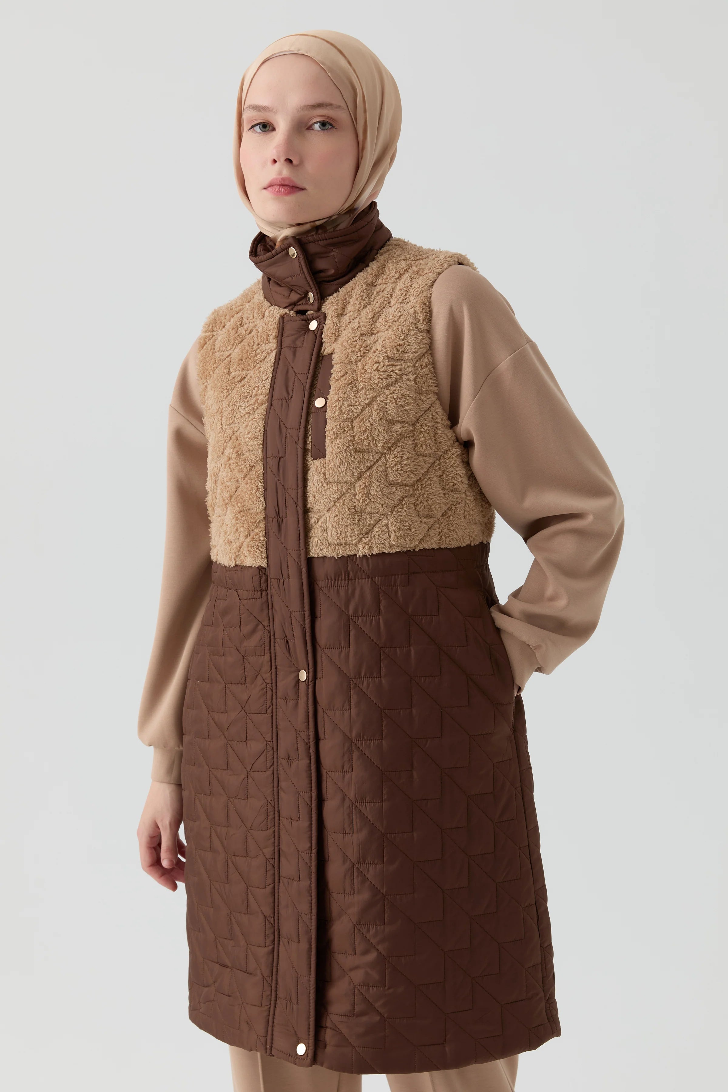 Peluş Garnili Kapitone Yelek - Kahve TUGBA