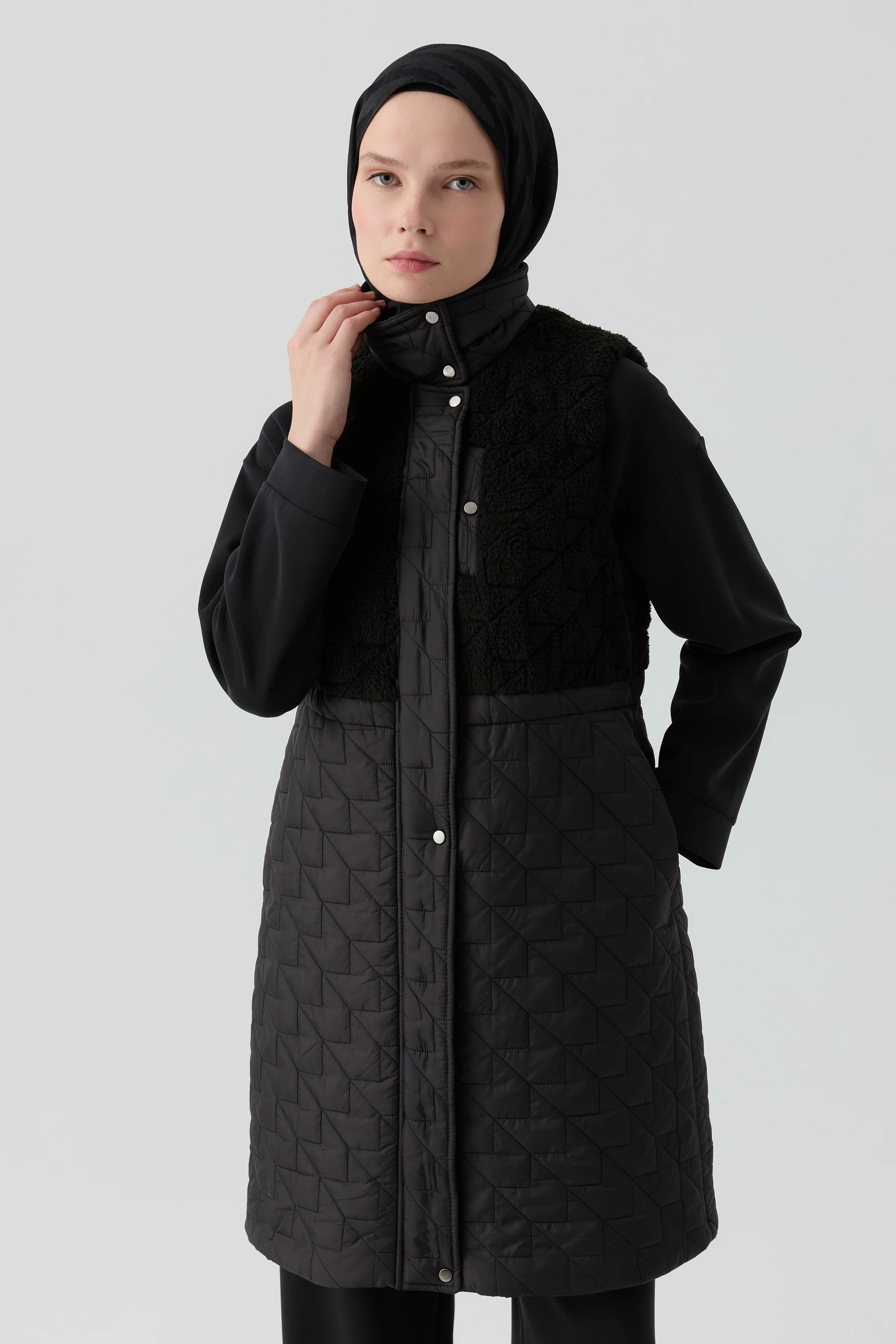 Peluş Garnili Kapitone Yelek - Siyah TUGBA