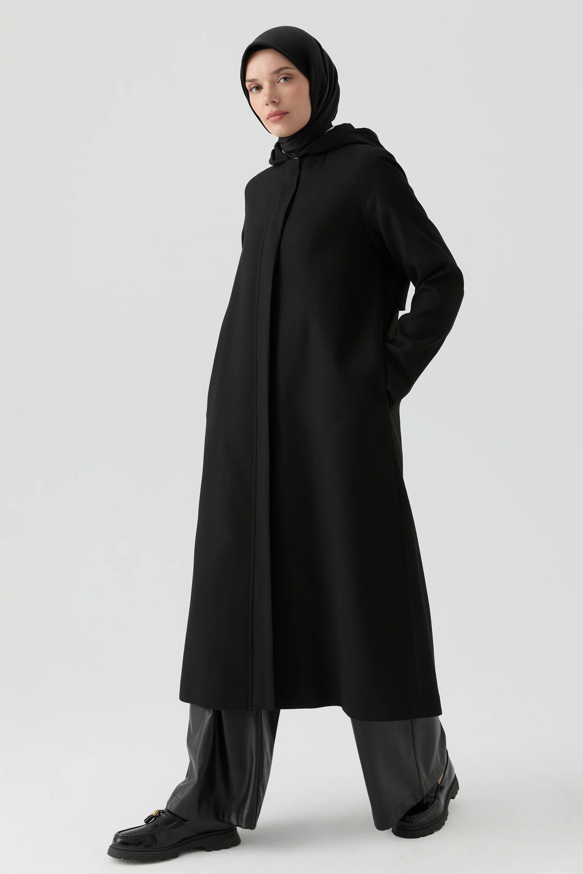 Rüzgarlık Detaylı Patlı Kaban - Siyah TUGBA