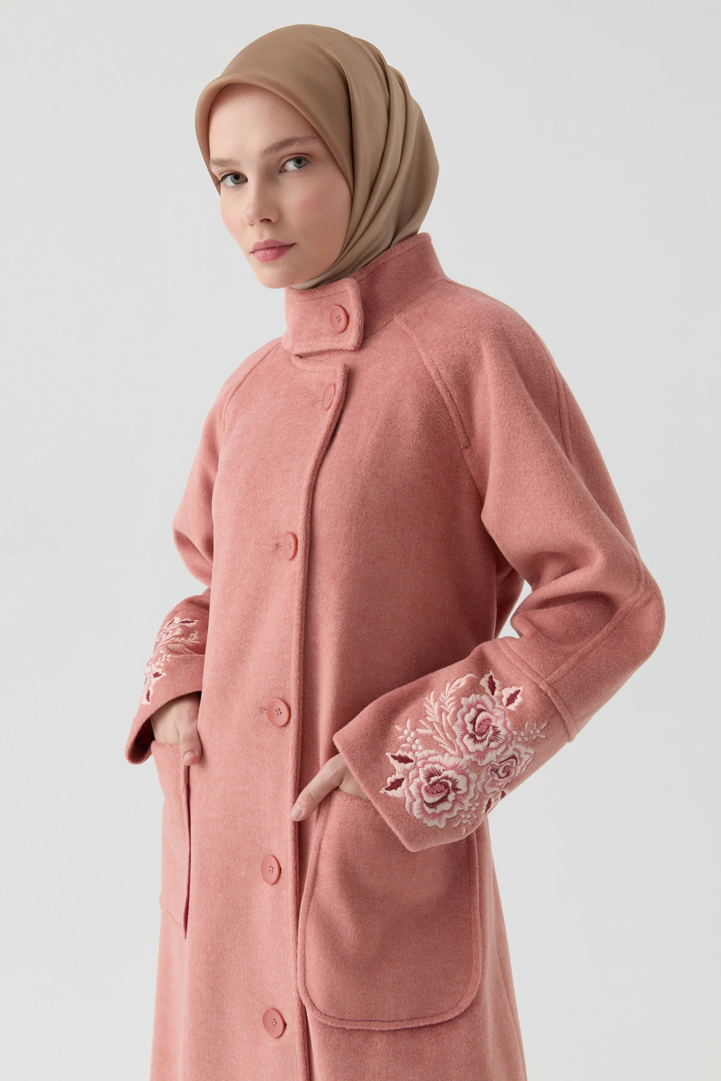 Kollar Nakış Detaylı Kaban - Pudra TUGBA
