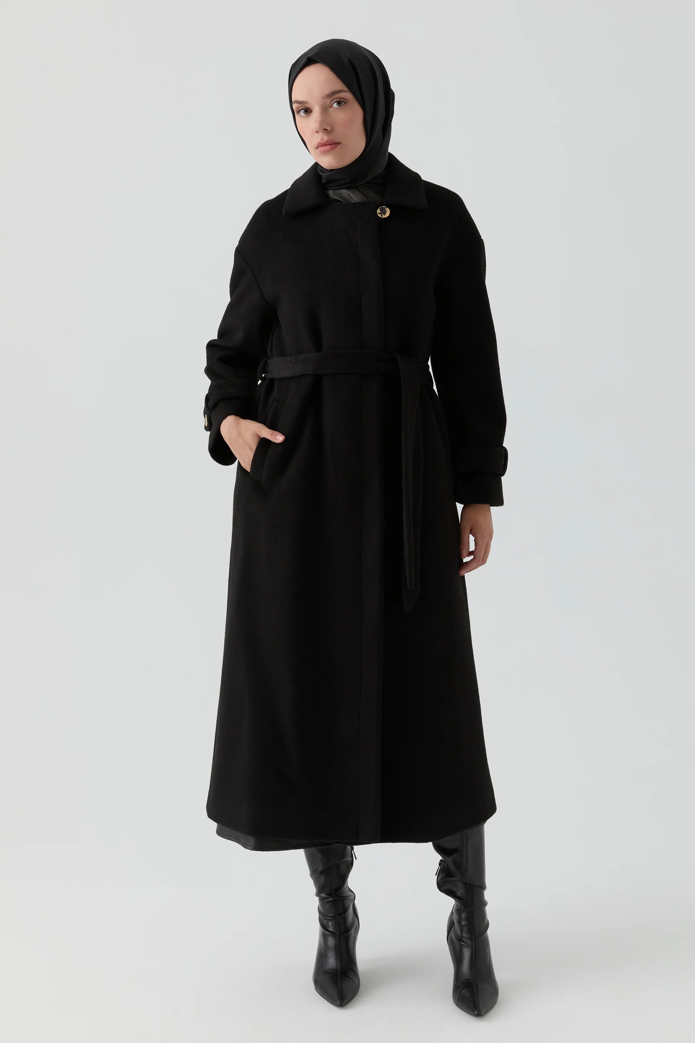 Kol Bant Detaylı Manto - Siyah TUGBA