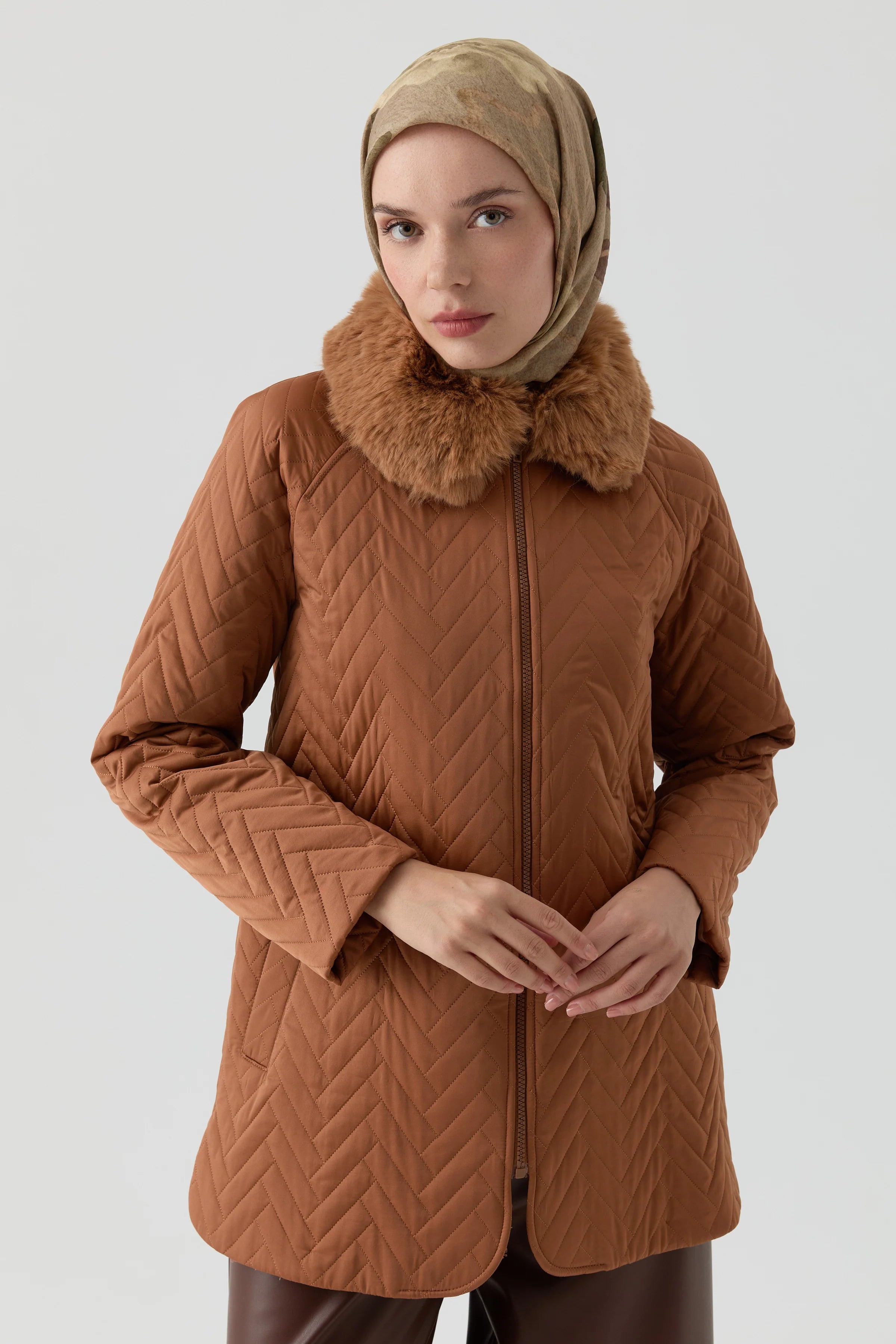 Peluş Garnili Kapitone Kaban - Taba TUGBA