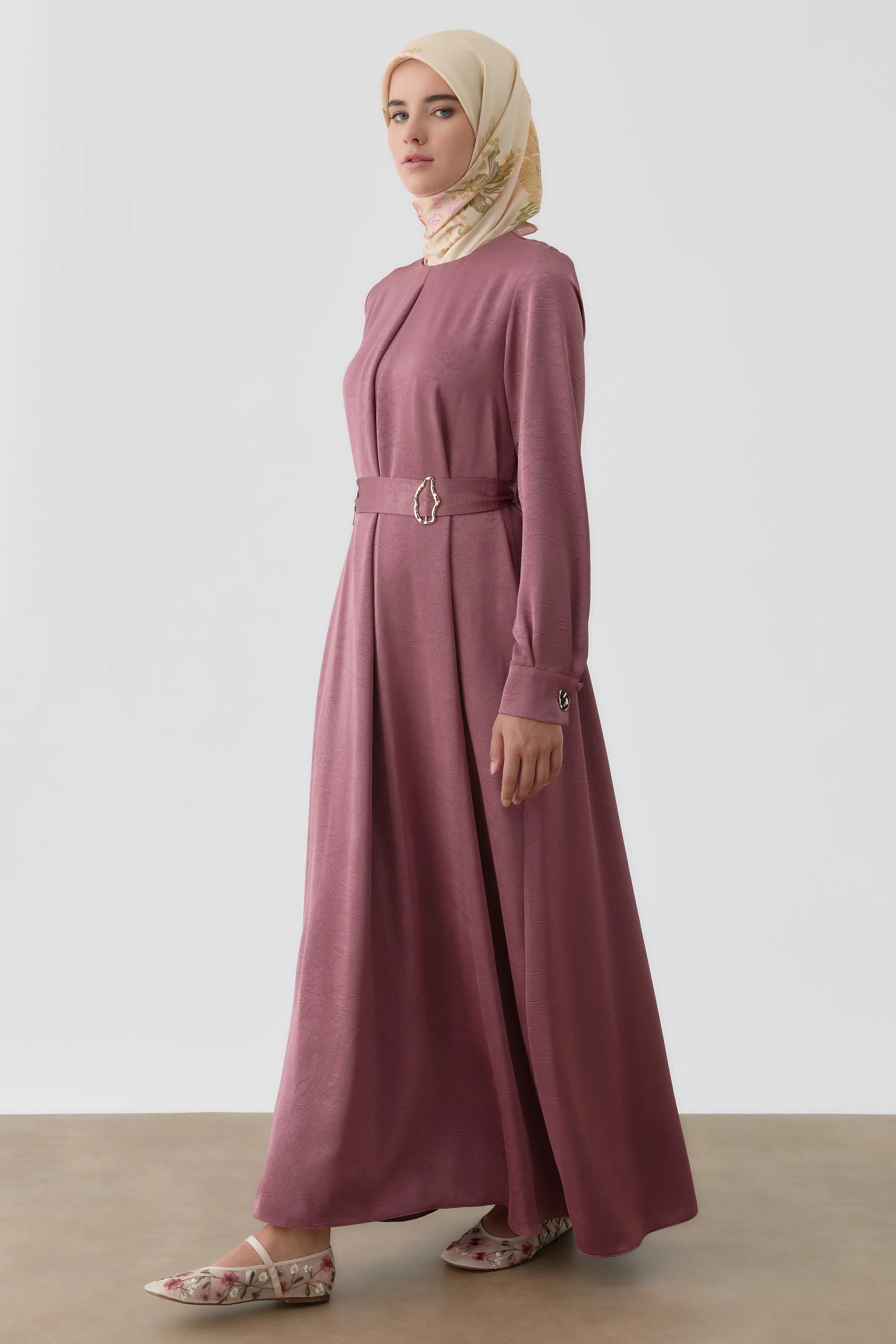 Plikaşe Detaylı Kemerli Elbise - Marsala TUGBA