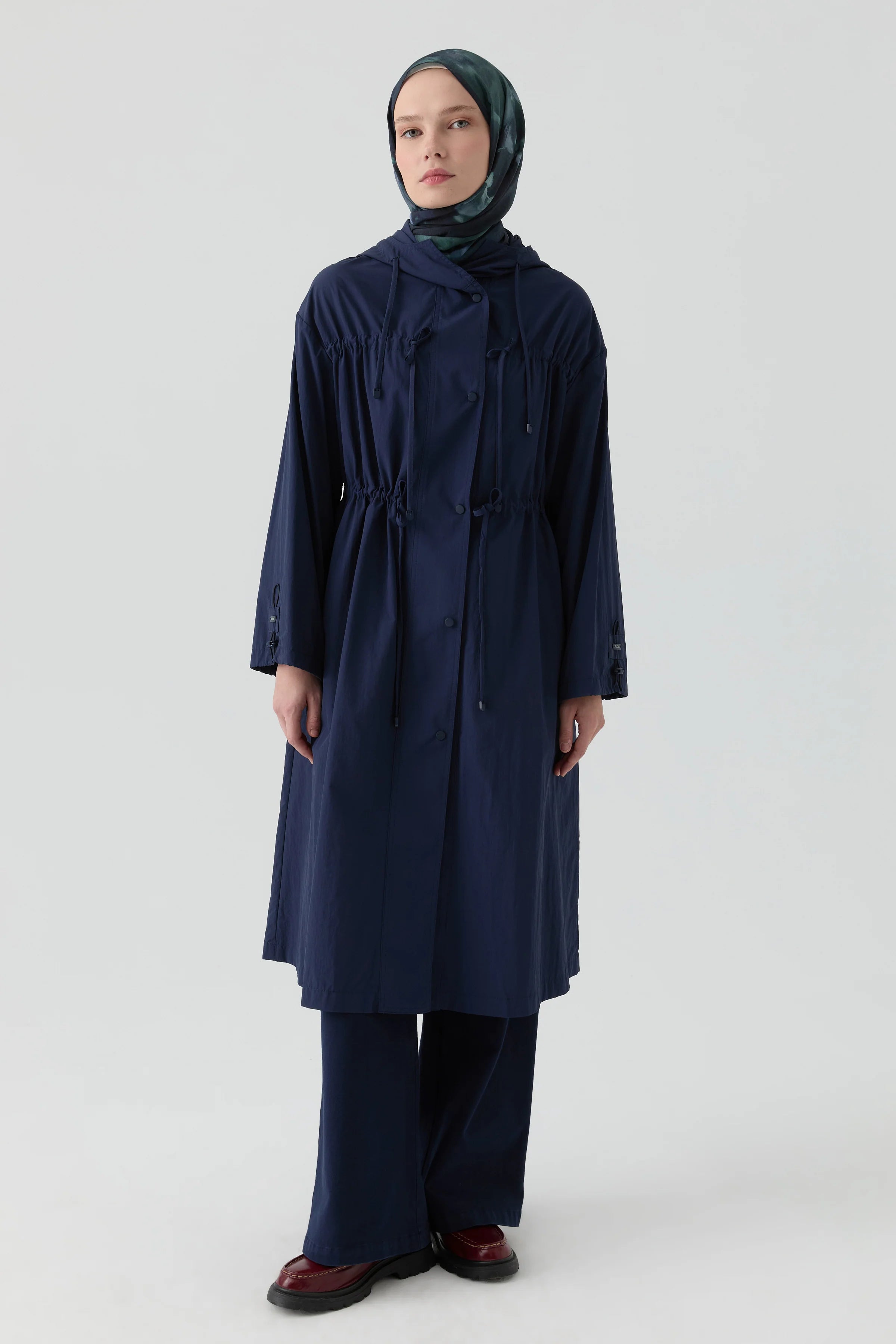 Bağcık Detaylı Yağmurluk - Lacivert TUGBA
