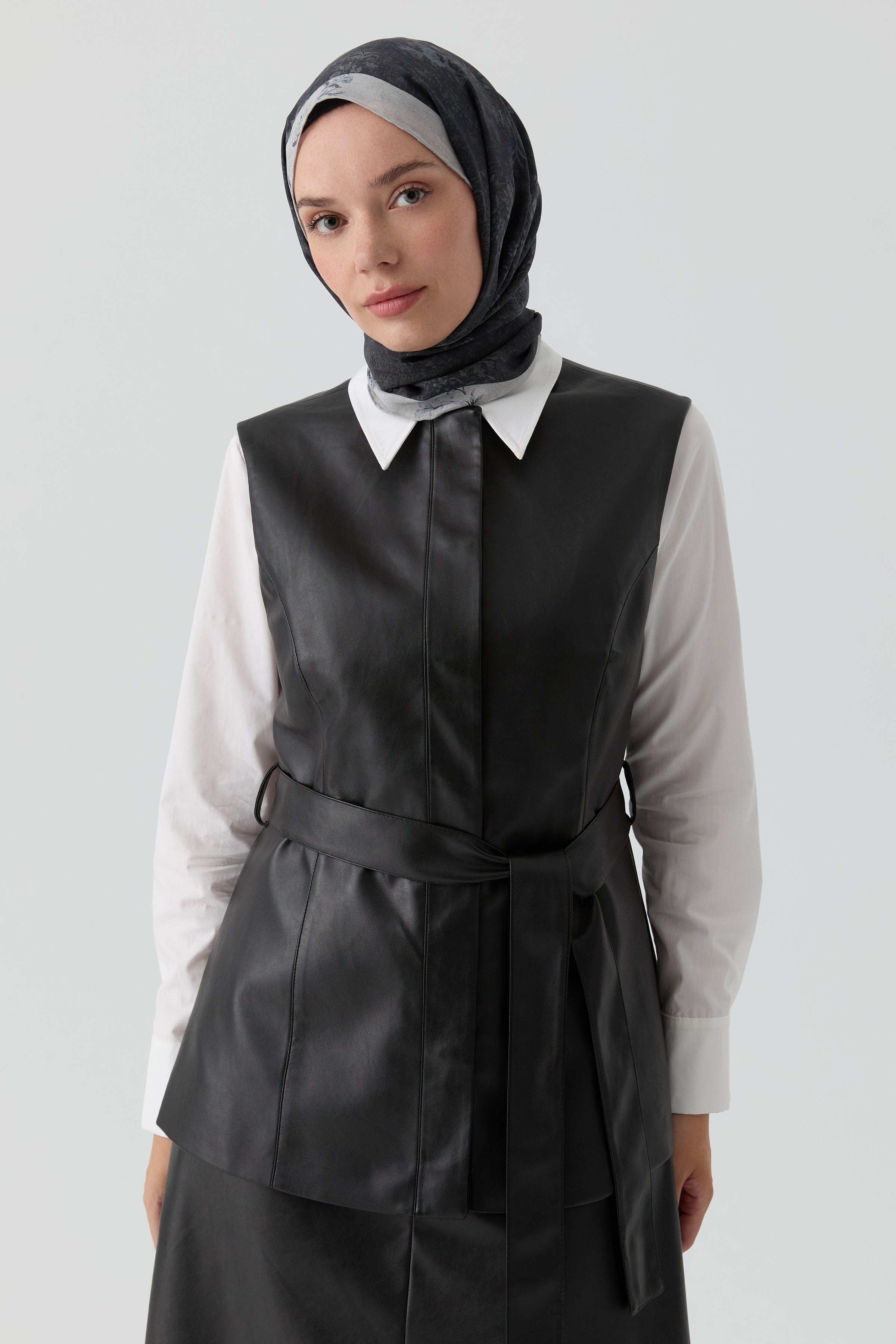 Suni Deri Yelek - Siyah TUGBA