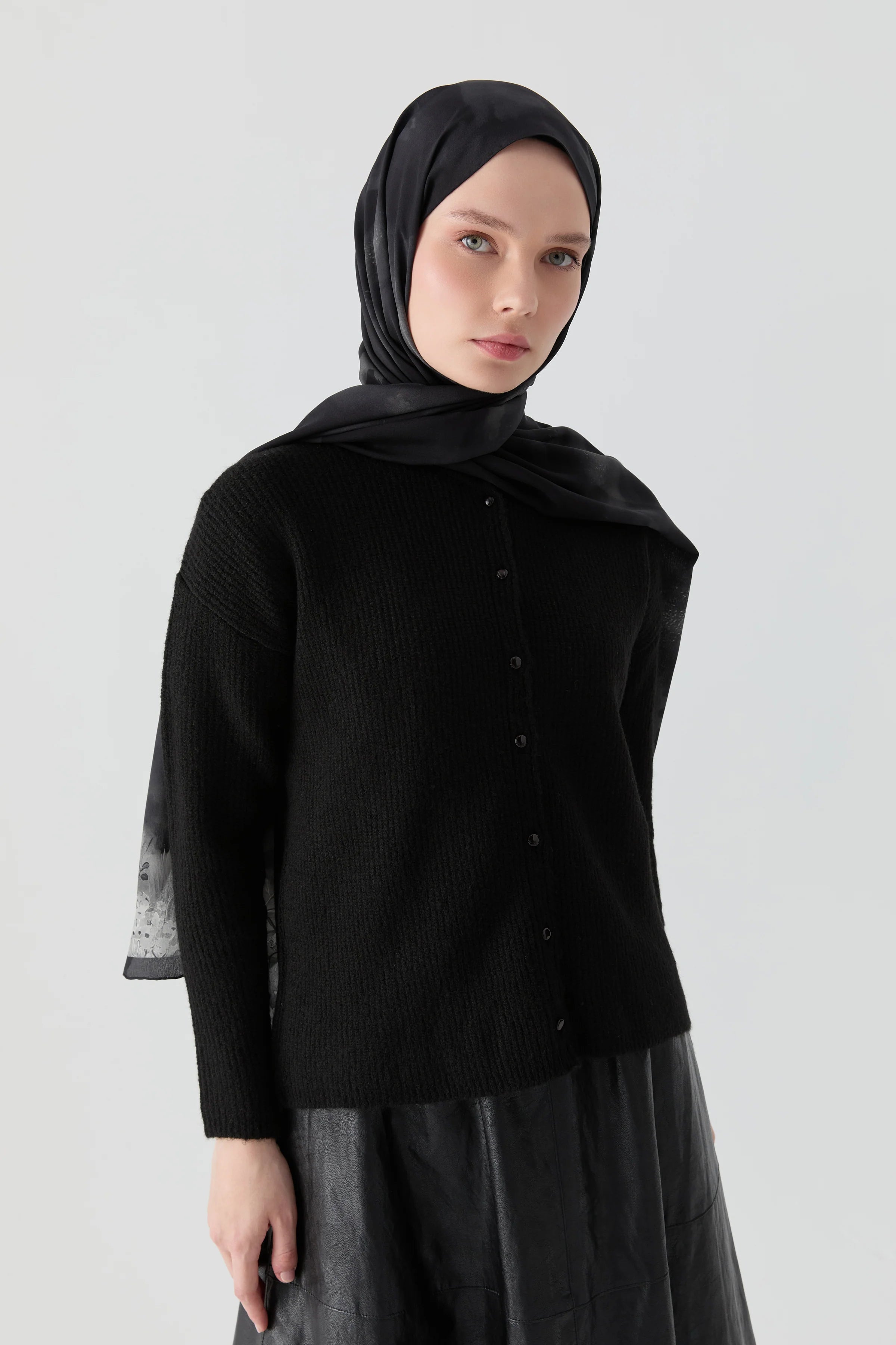 Bisiklet Yaka Triko Hırka - Siyah TUGBA