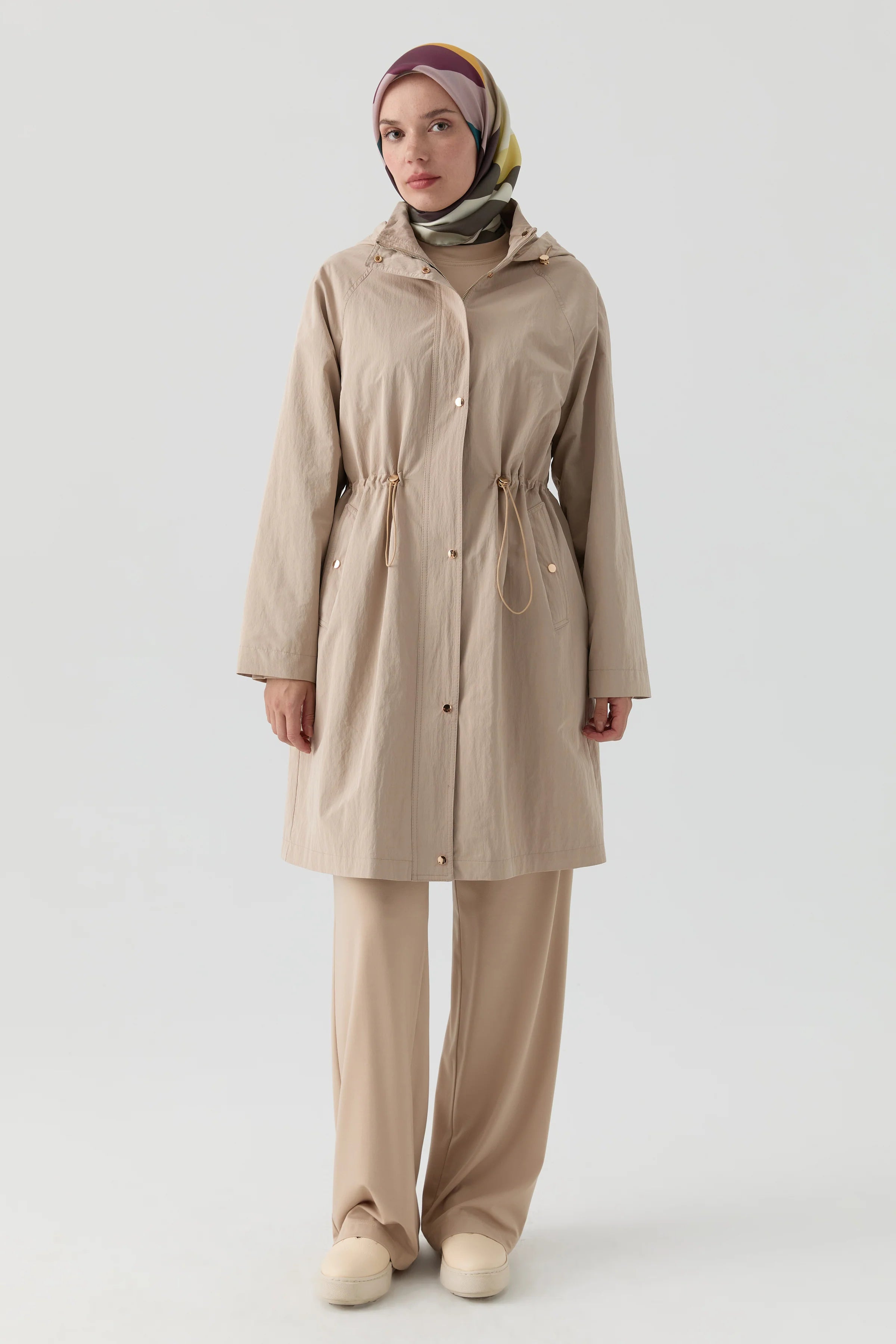 Lastik Detaylı Kısa Yağmurluk - Fındık TUGBA