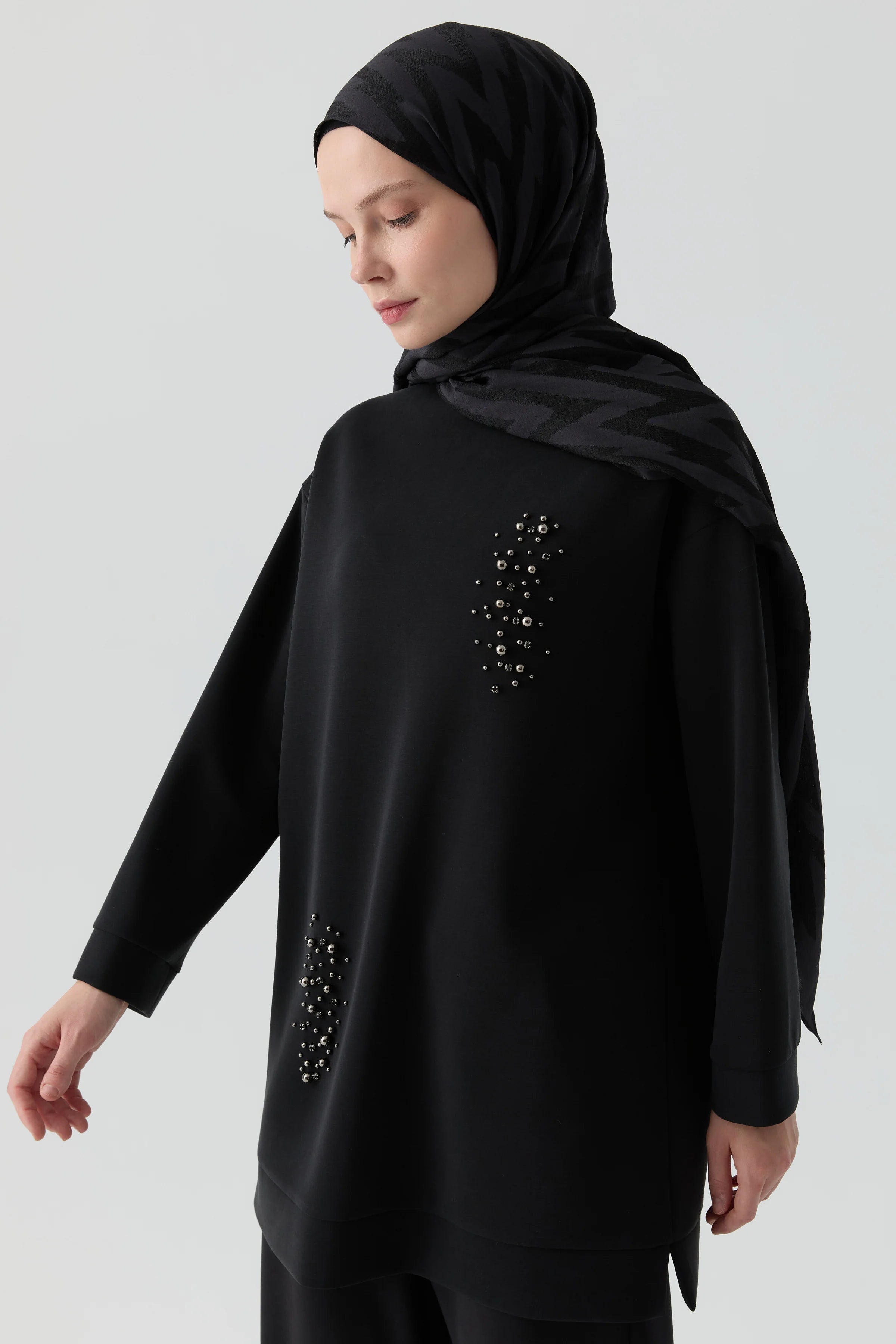 Boncuk İşlemeli Tunik - Siyah TUGBA