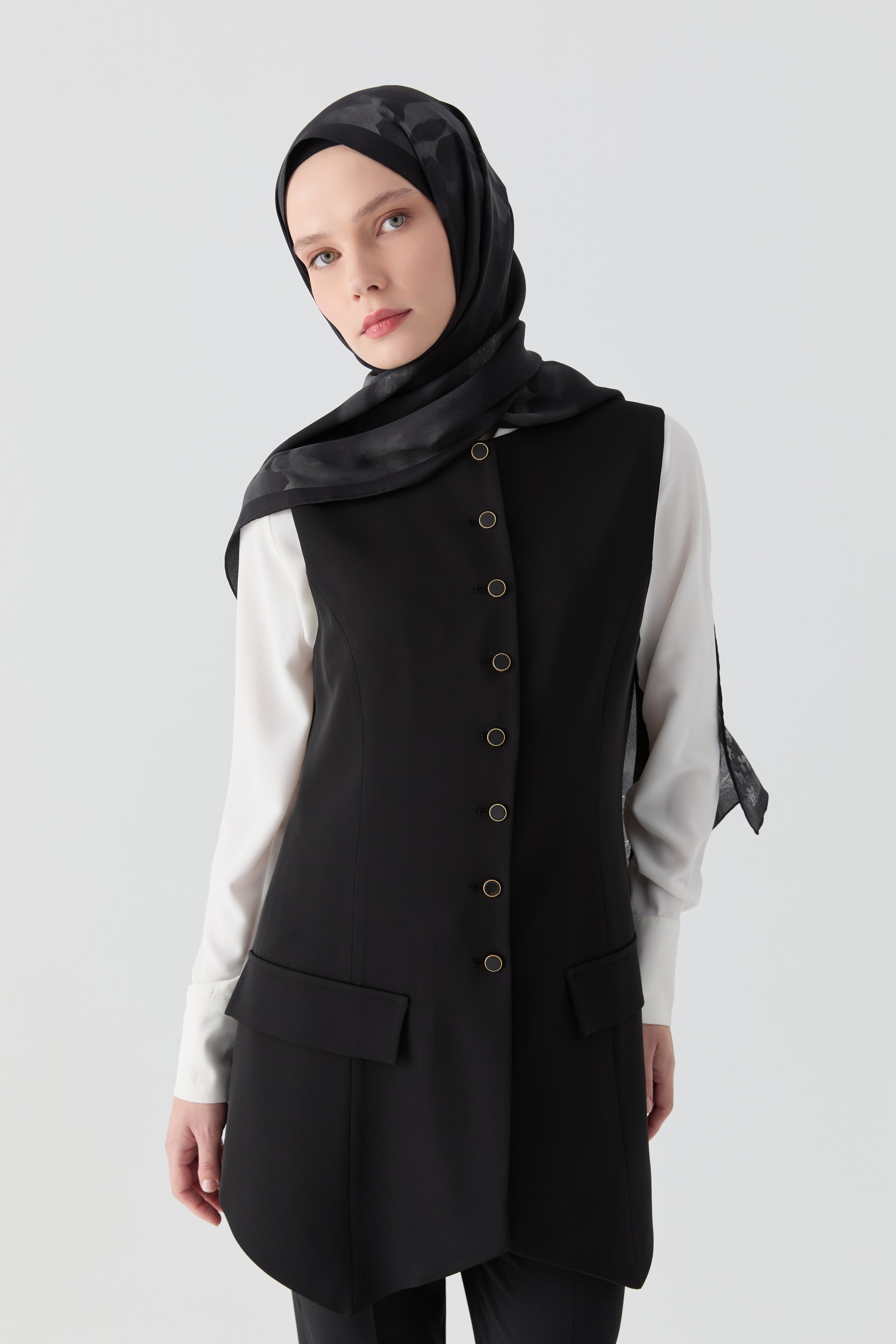 Beli Saran Yelek - Siyah TUGBA