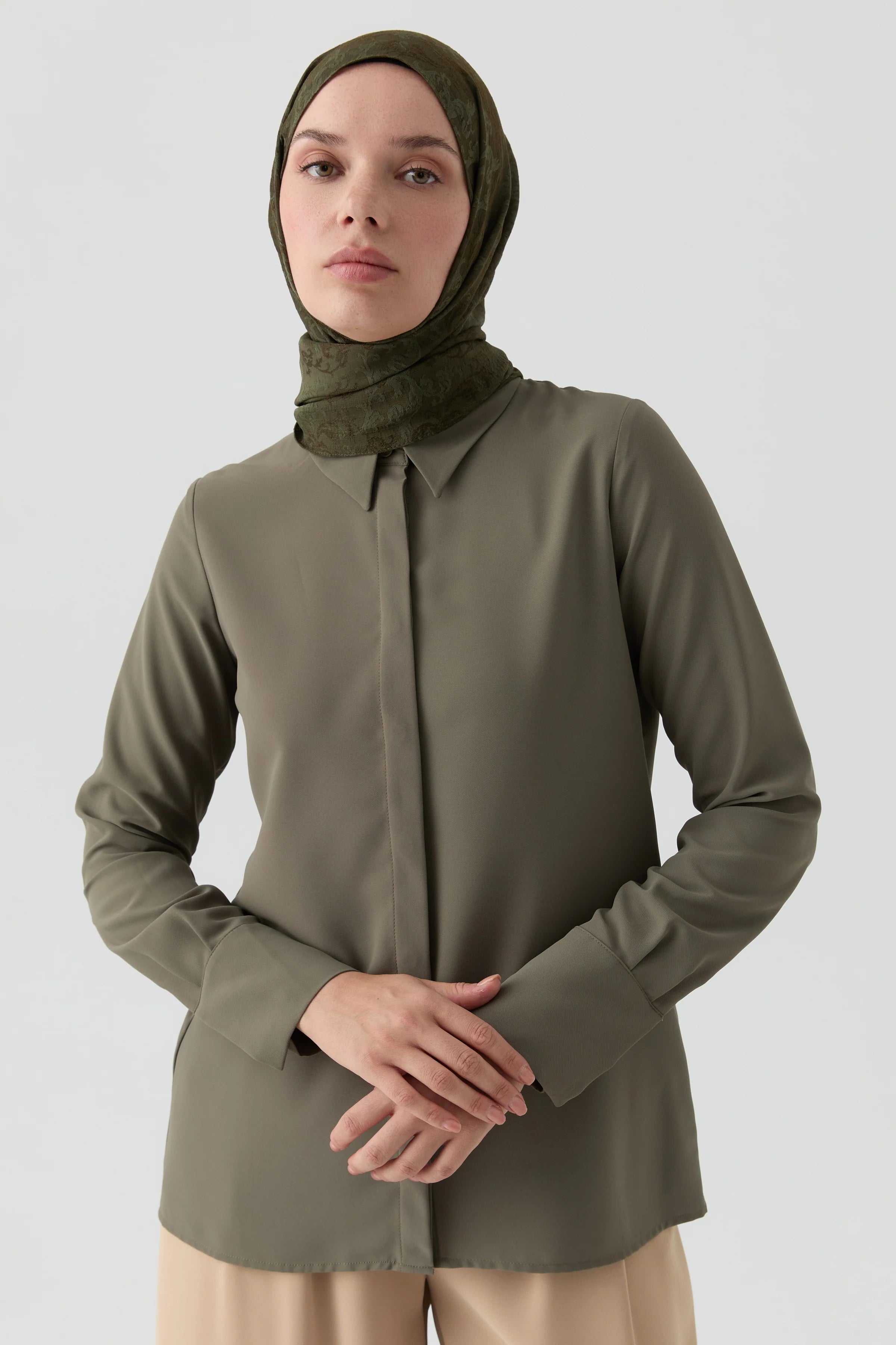 Gizli Patlı Basic Gömlek - Haki TUGBA