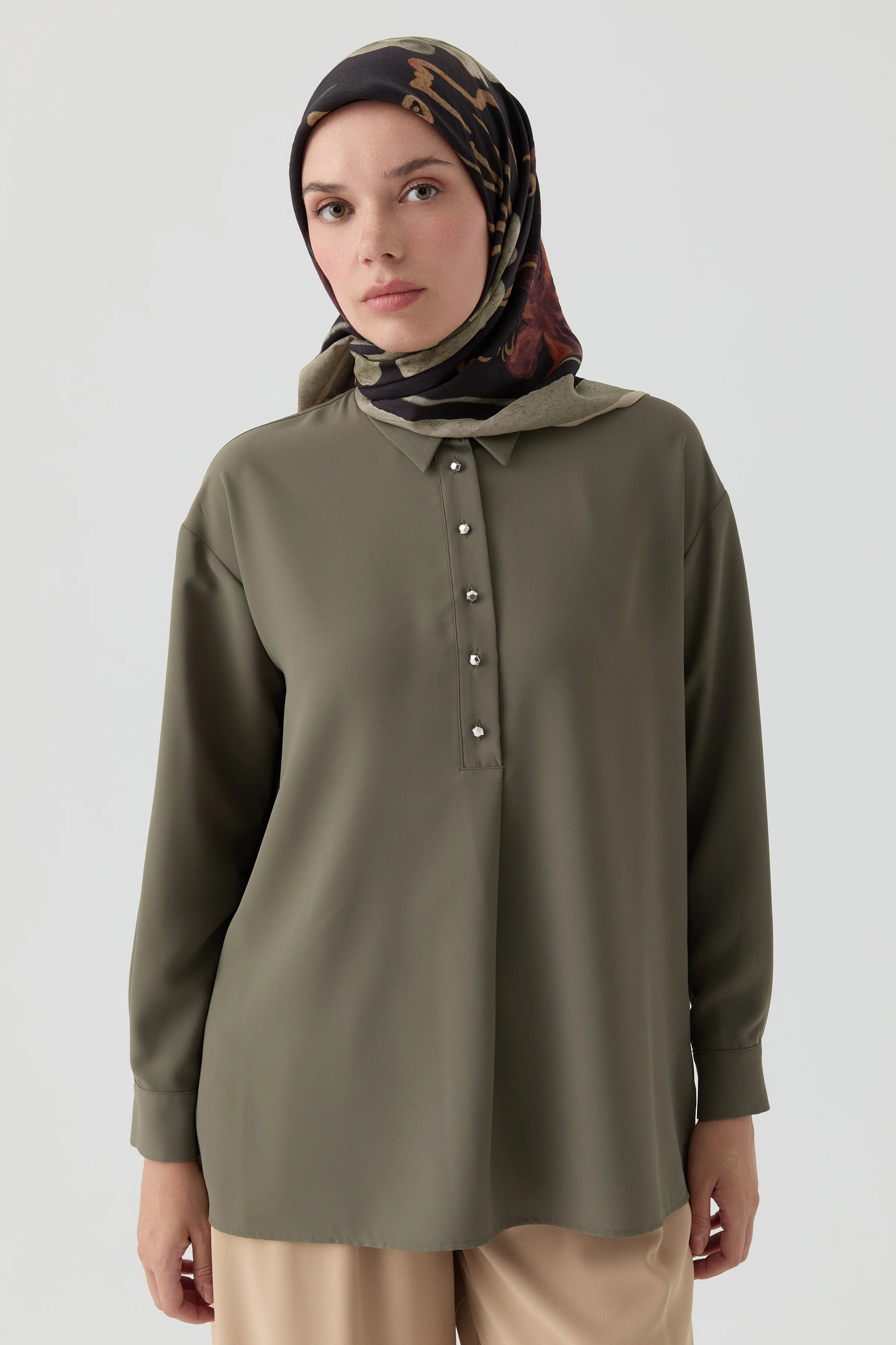 Yırtmaçlı Asimetrik Kesim Bluz - Haki TUGBA