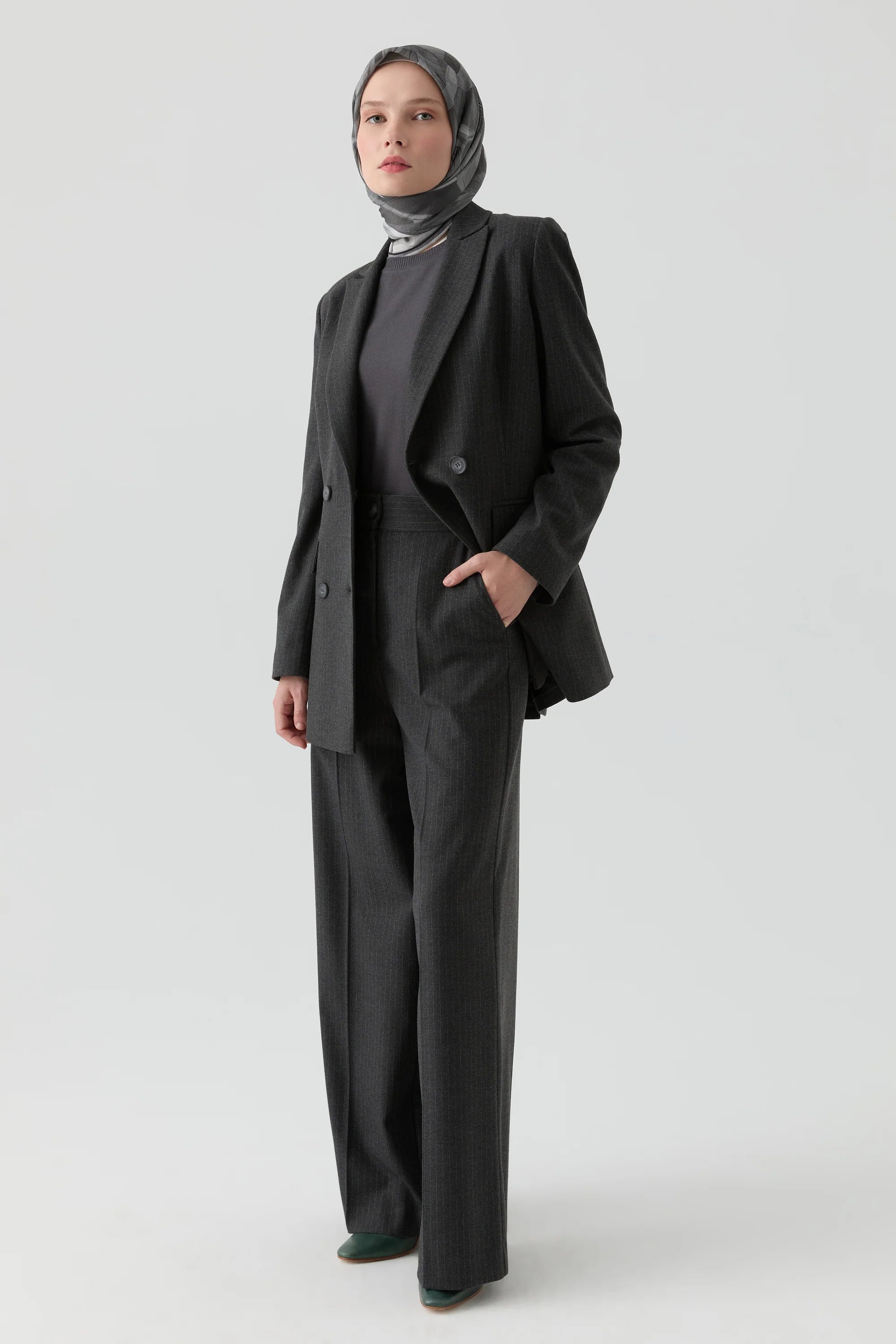 Çizgi Desenli Pantolon - Antrasit TUGBA