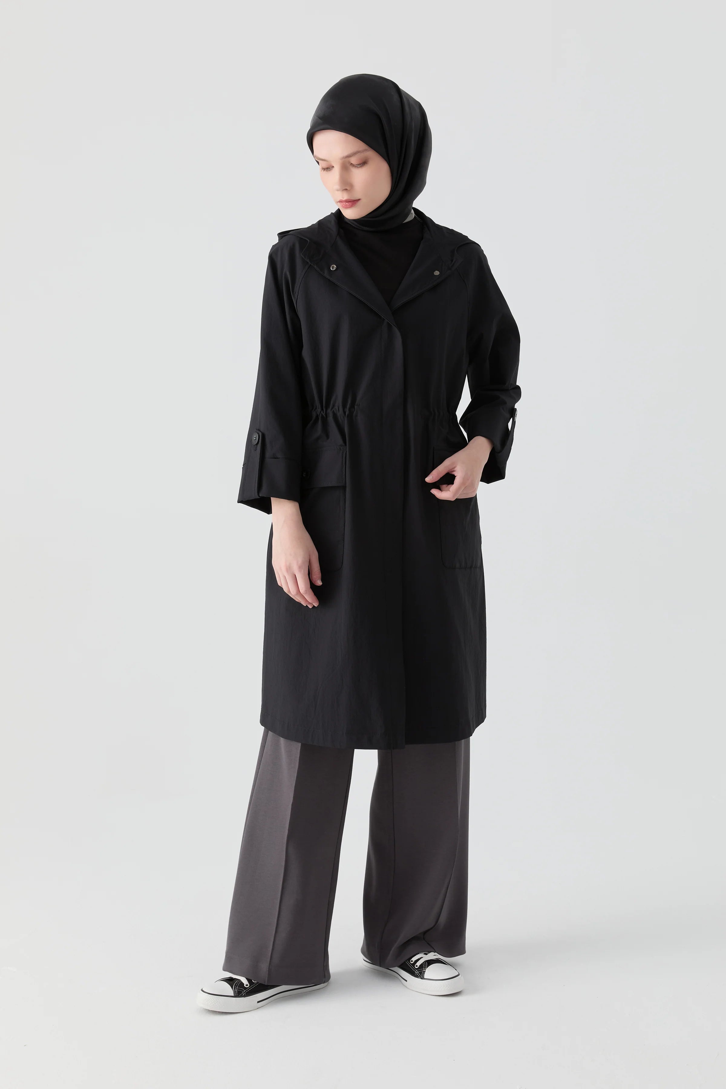 Duble Kol Bant Detaylı Kap - Siyah TUGBA