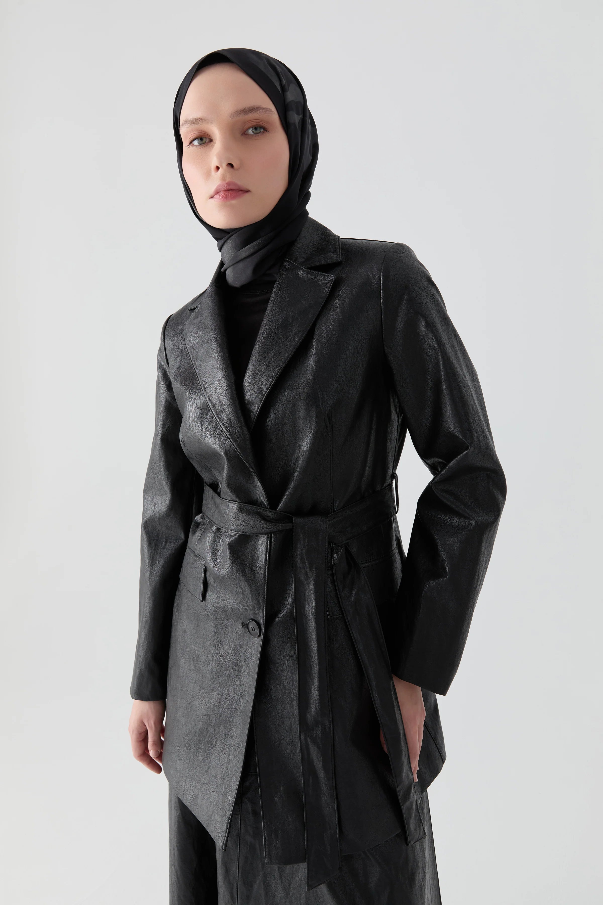 Kuşaklı Deri Ceket - Siyah TUGBA