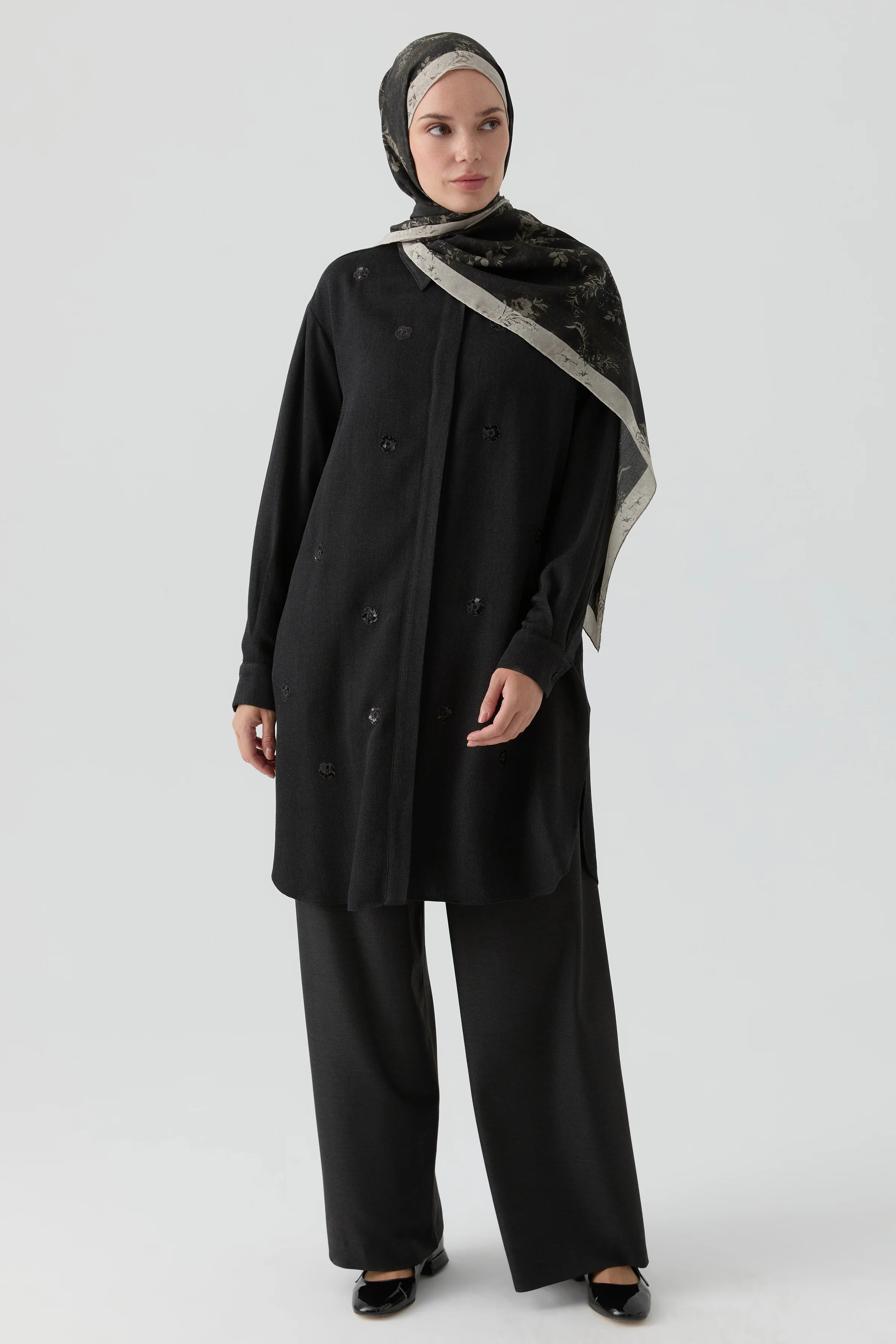 Nakış Detaylı Tunik - Siyah TUGBA