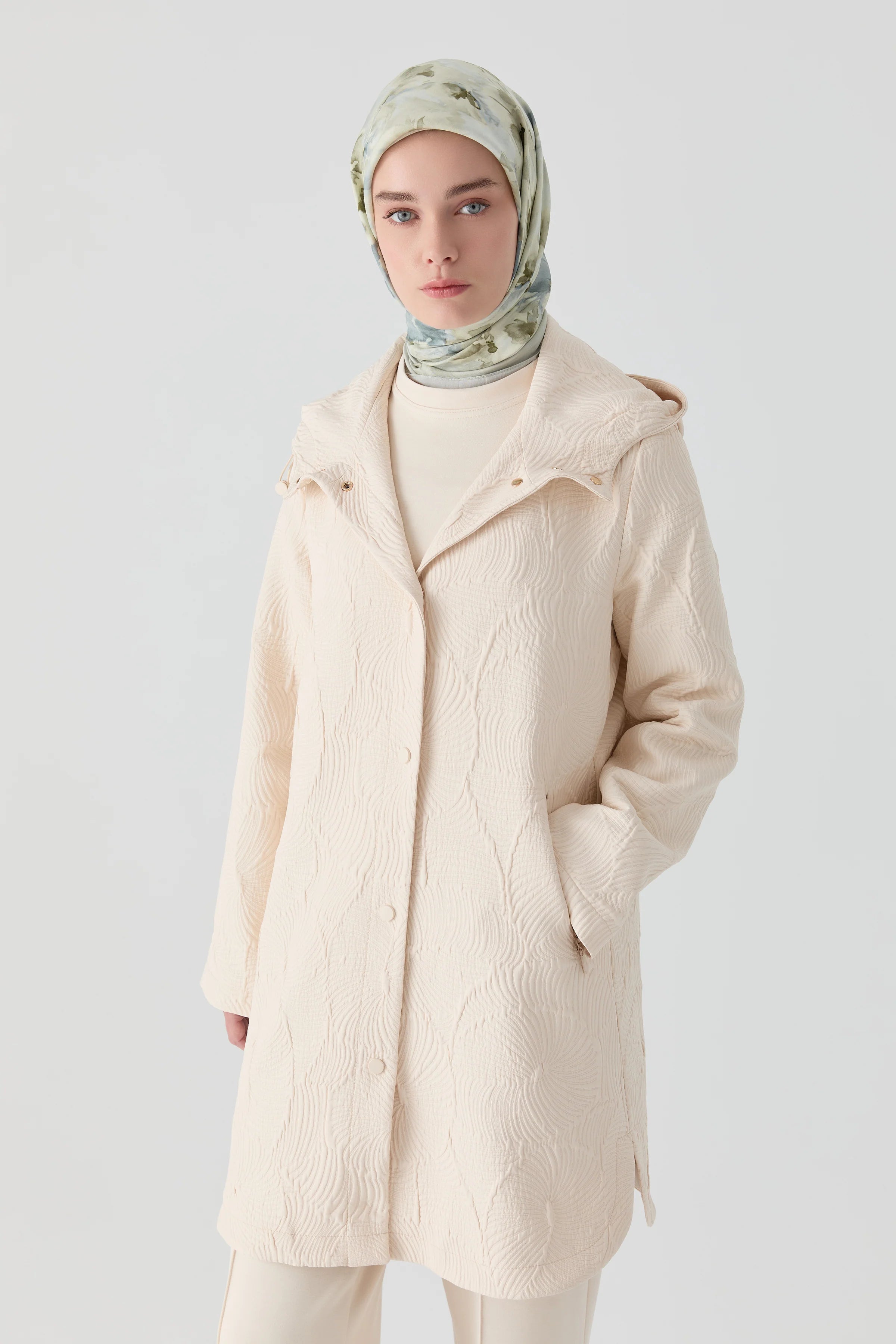 Çıtçıt Kapamalı Yırtmaçlı Kapitone Kap - Ekru TUGBA