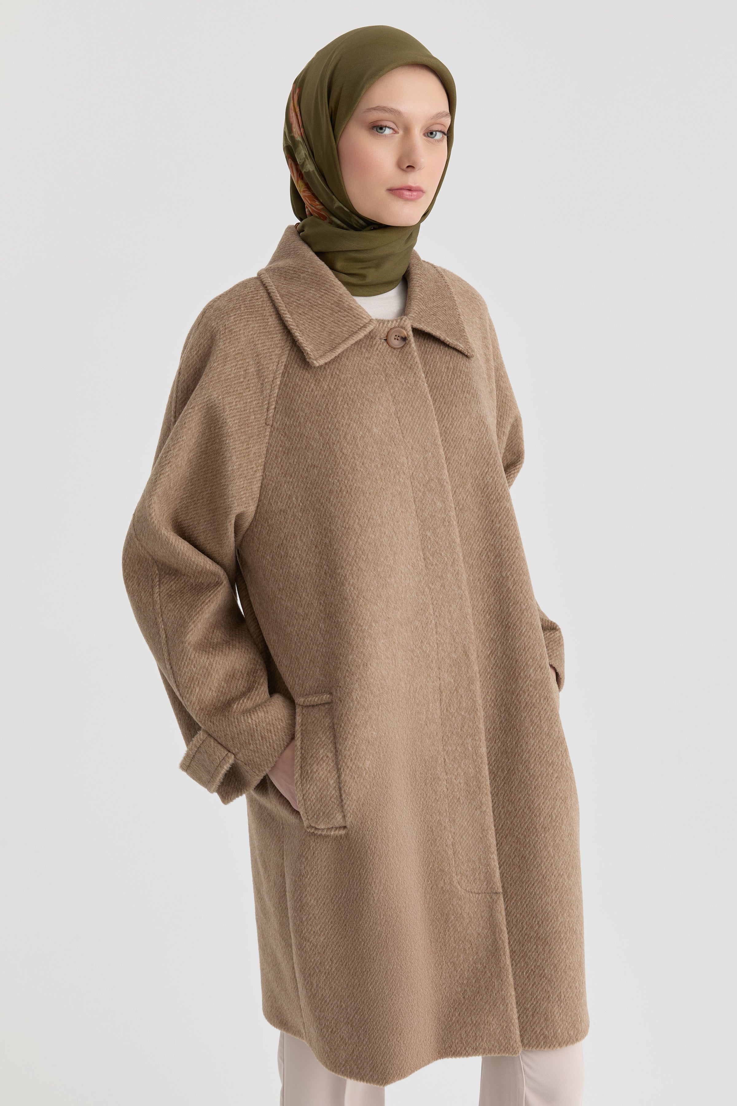 Gizli Pat Detaylı Kaban - Vizon TUGBA