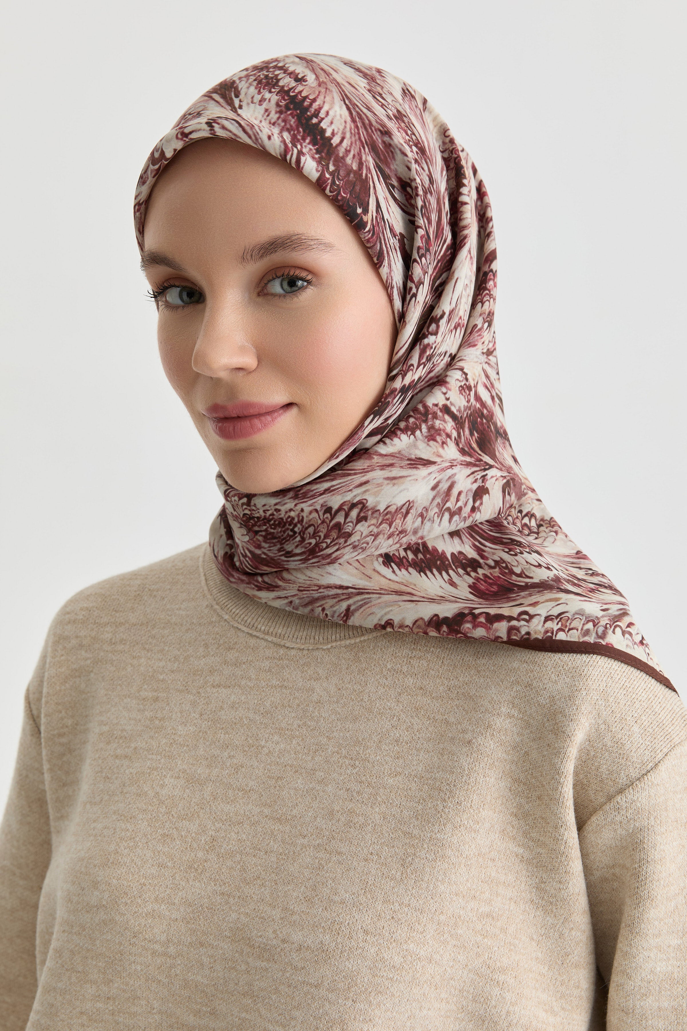 Ebru Desenli Natural Eşarp - Bordo TUGBA