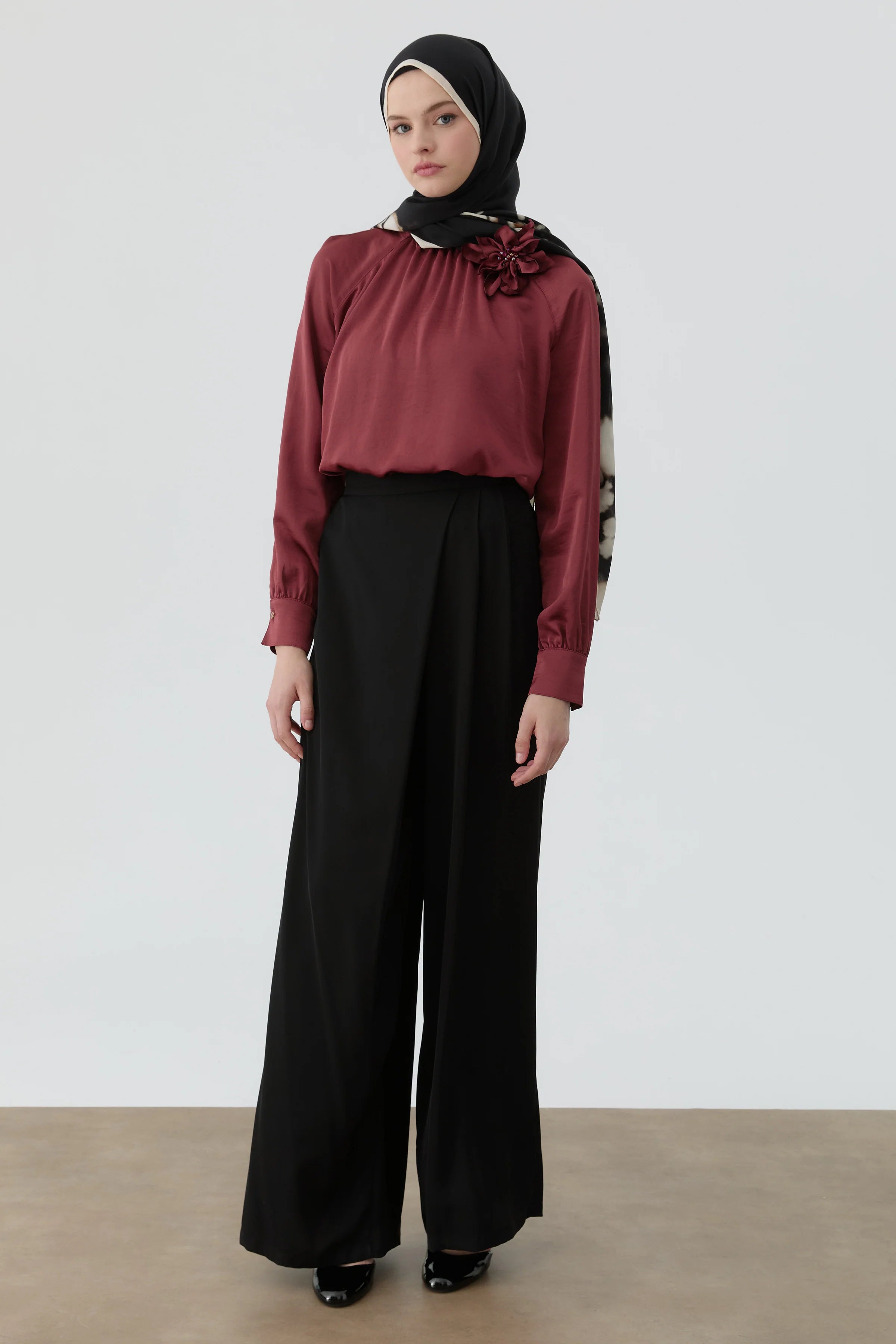 Anvelop Pileli Pantolon - Siyah TUGBA