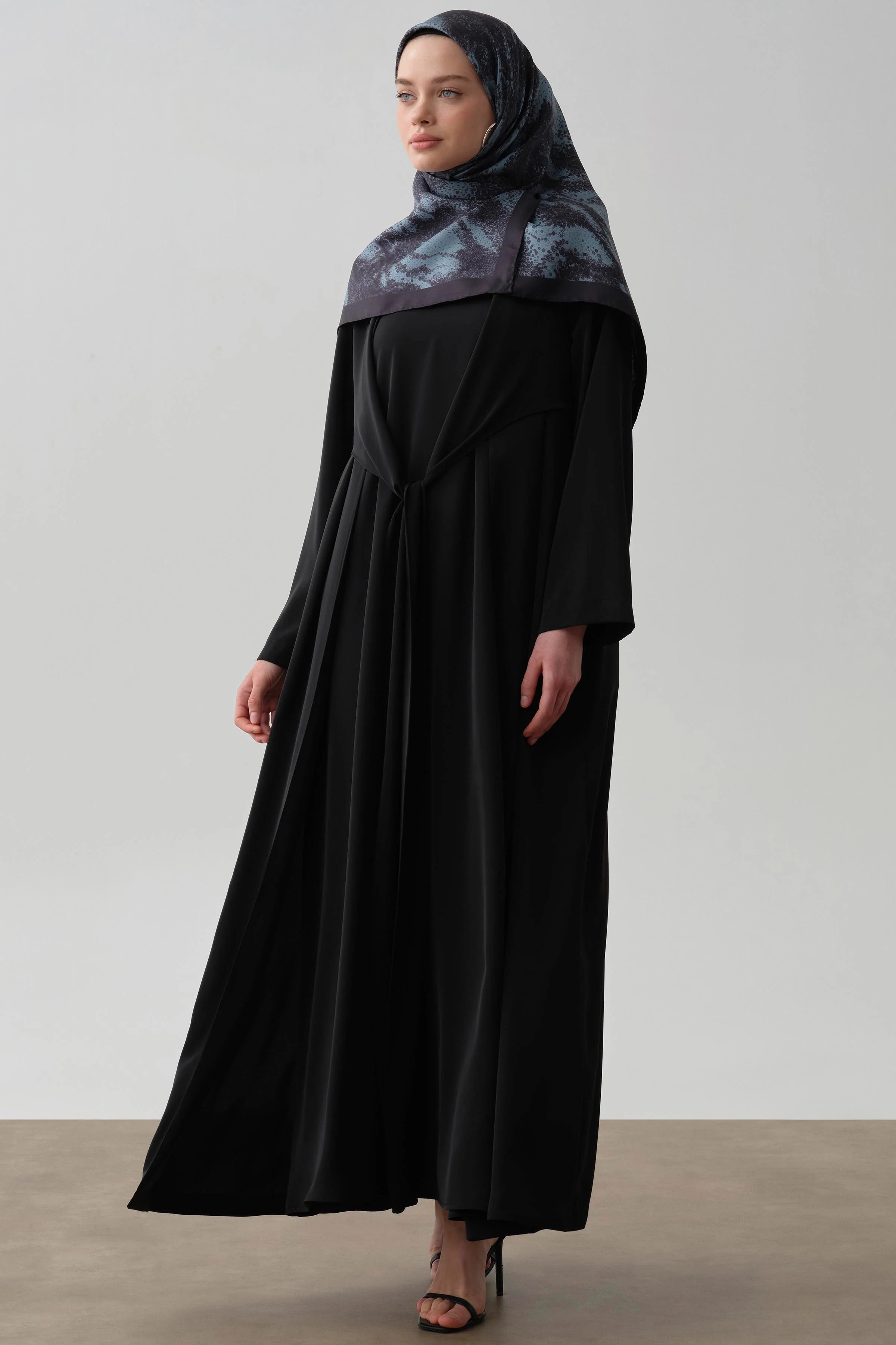 Bel Bağlama Detaylı Abaya - Siyah TUGBA