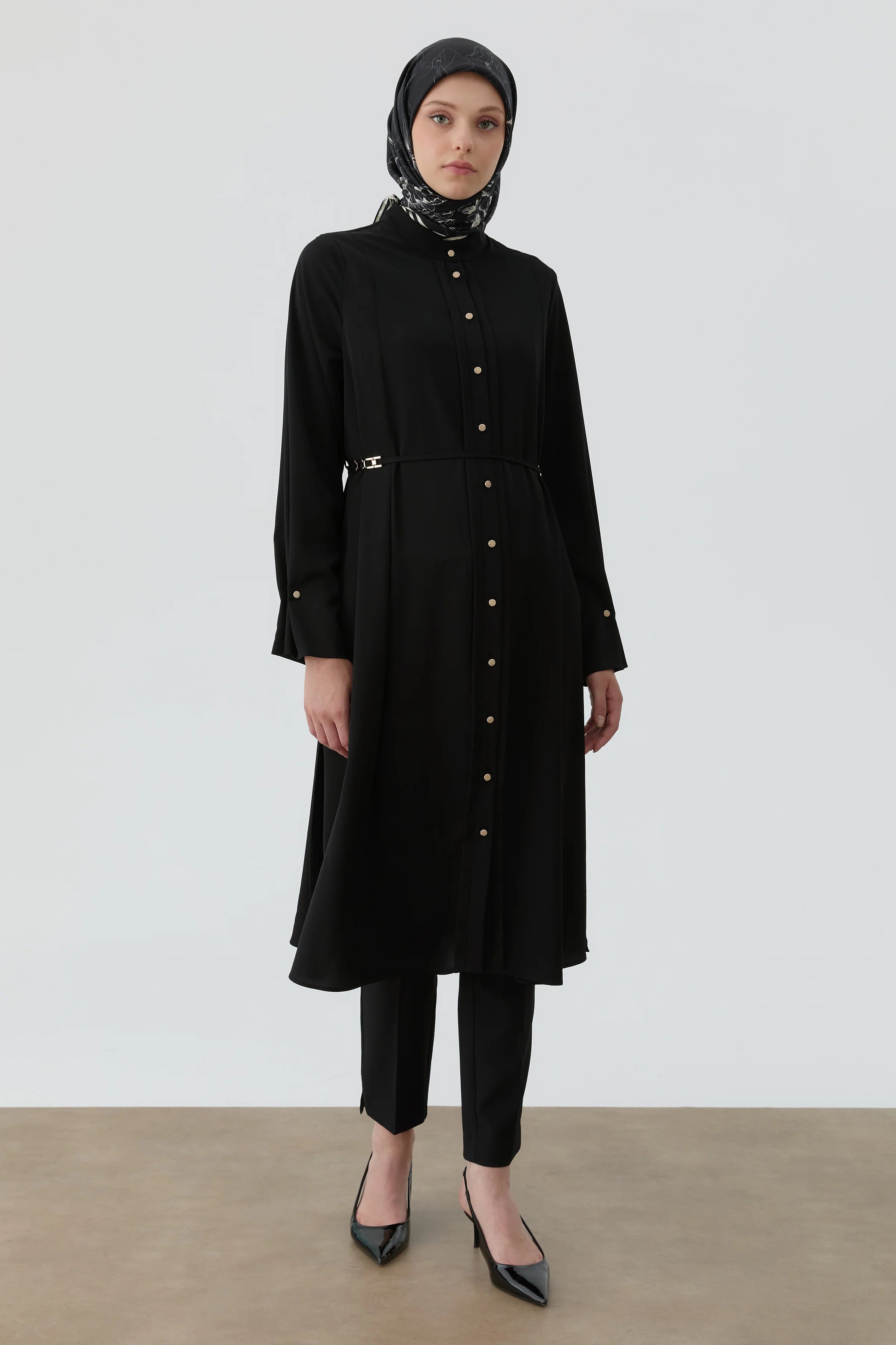 Bileği Pile Düğme Detaylı Tunik - Siyah TUGBA