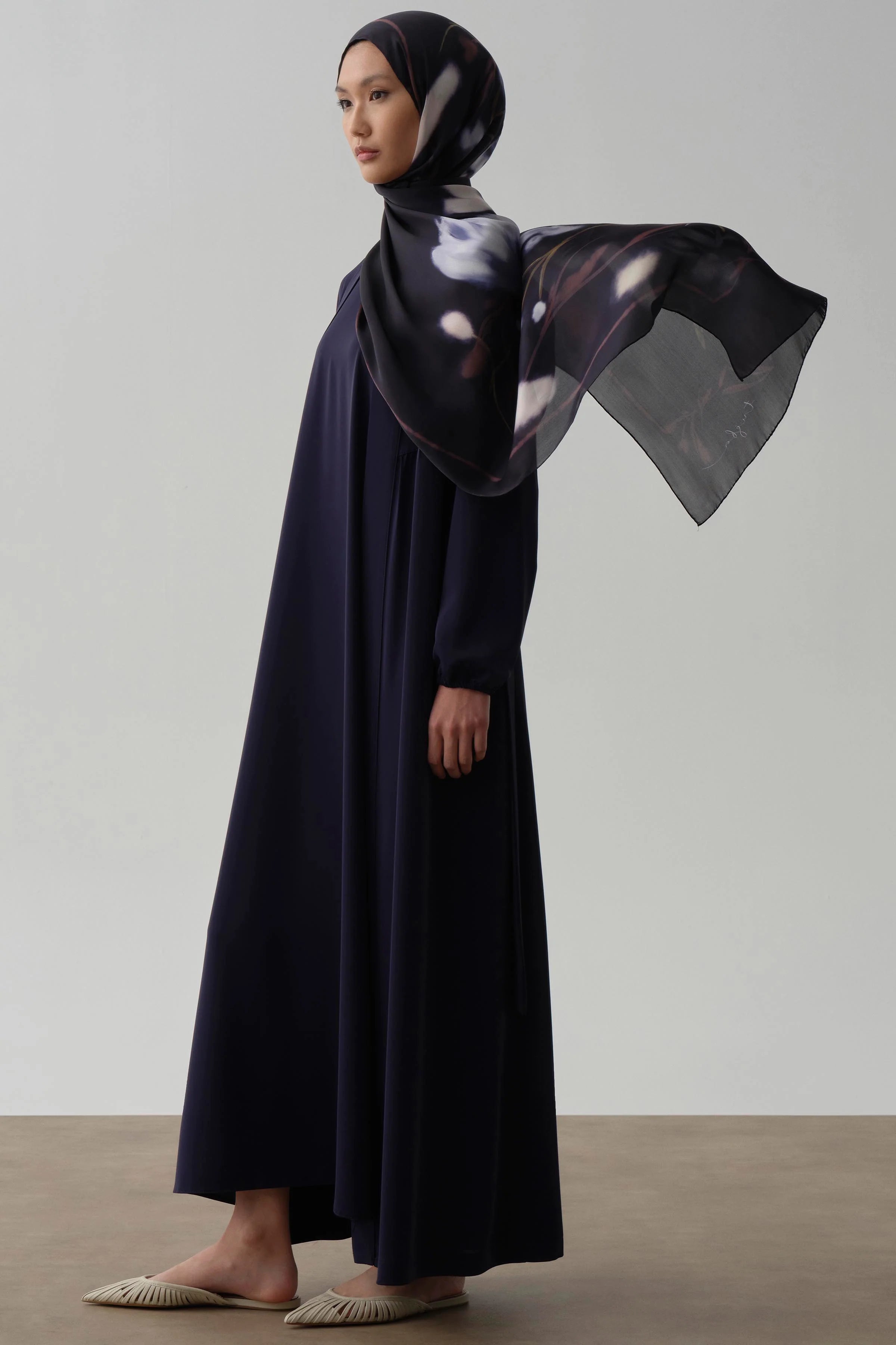 Büzgülü Beli Kuşaklı Abaya - Lacivert TUGBA