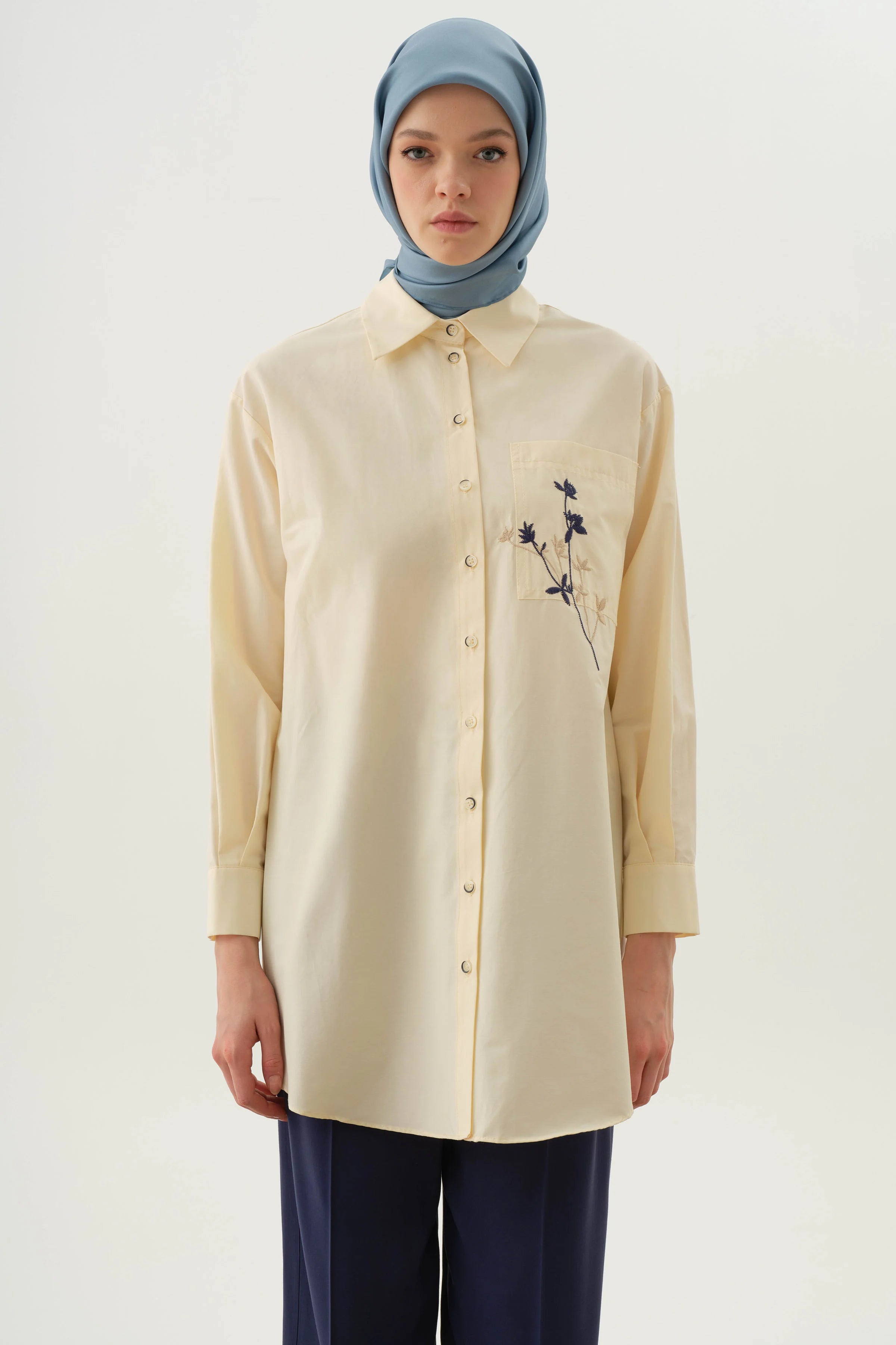 Cep Nakış Detaylı Tunik - Bej - Lacivert TUGBA