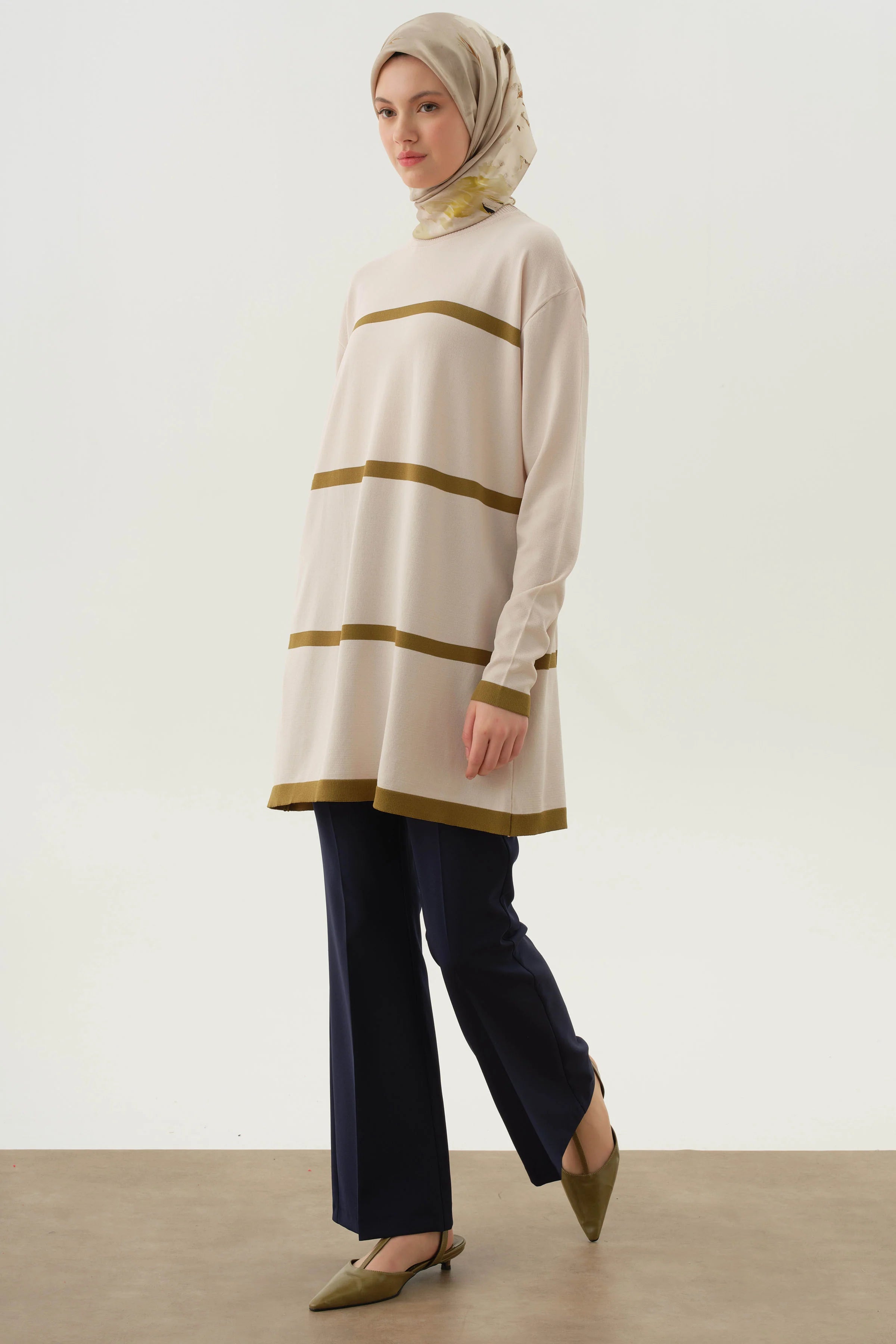 Çizgi Detaylı Tunik - Taş TUGBA