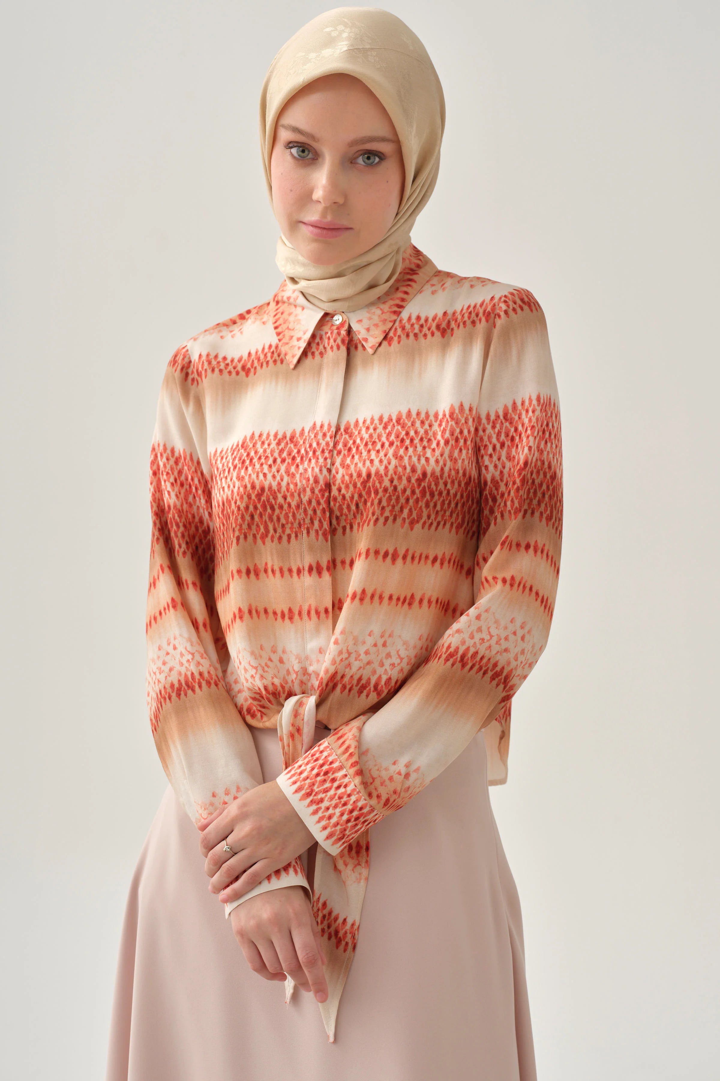 Degrade Desenli Crop Gömlek - Mercan TUGBA