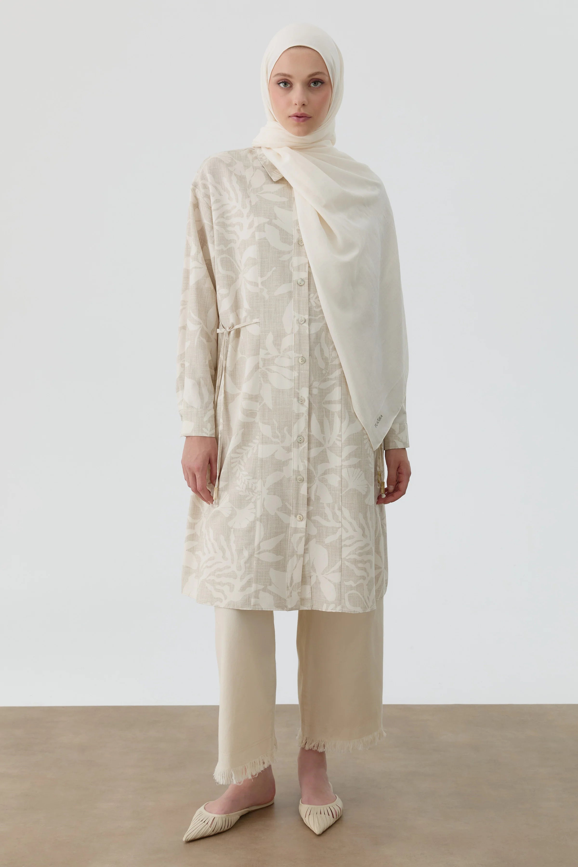 Desenli Yanlardan Bağlamalı Tunik - Bej TUGBA