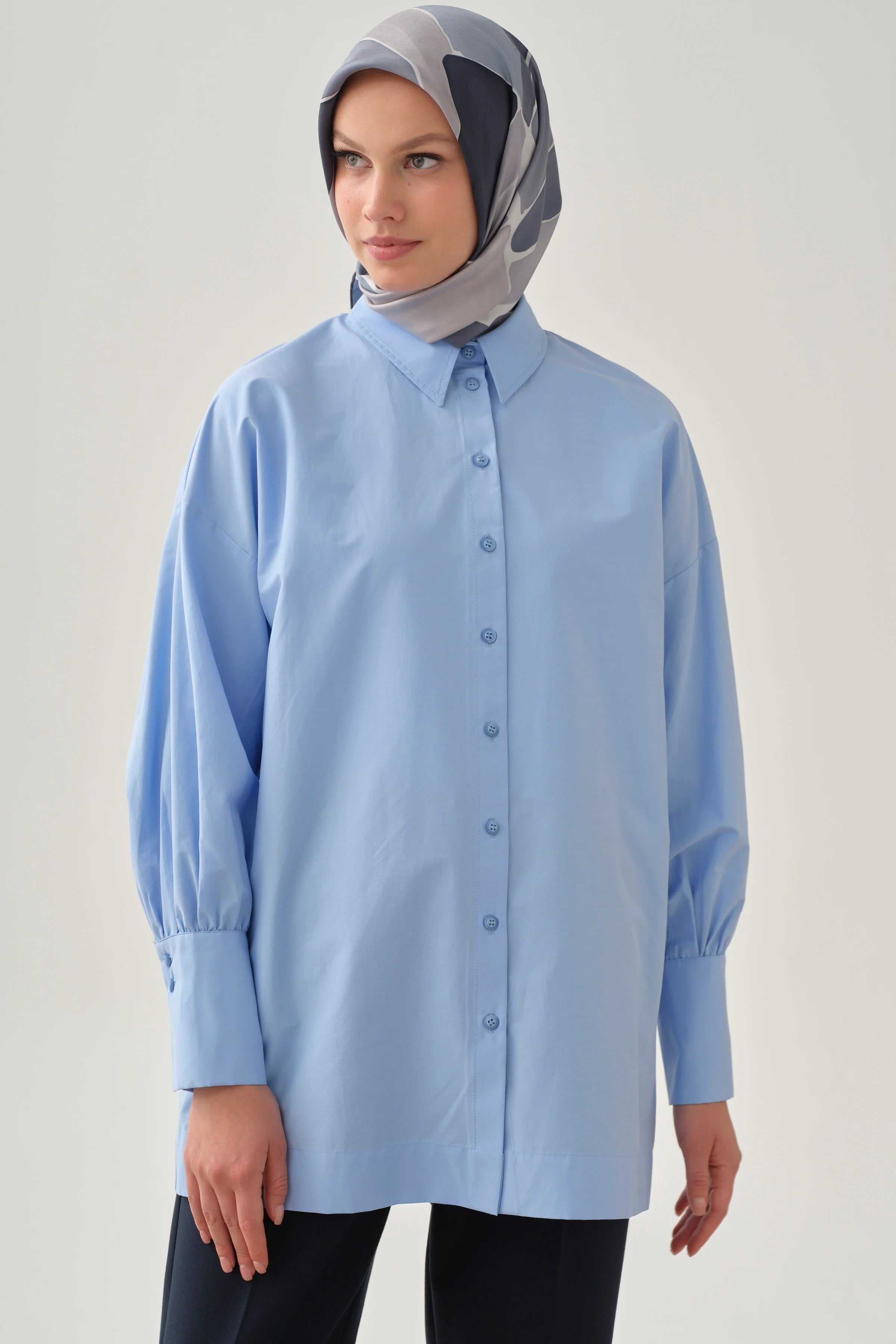 Geniş Manşetli Gömlek - Açık Mavi TUGBA