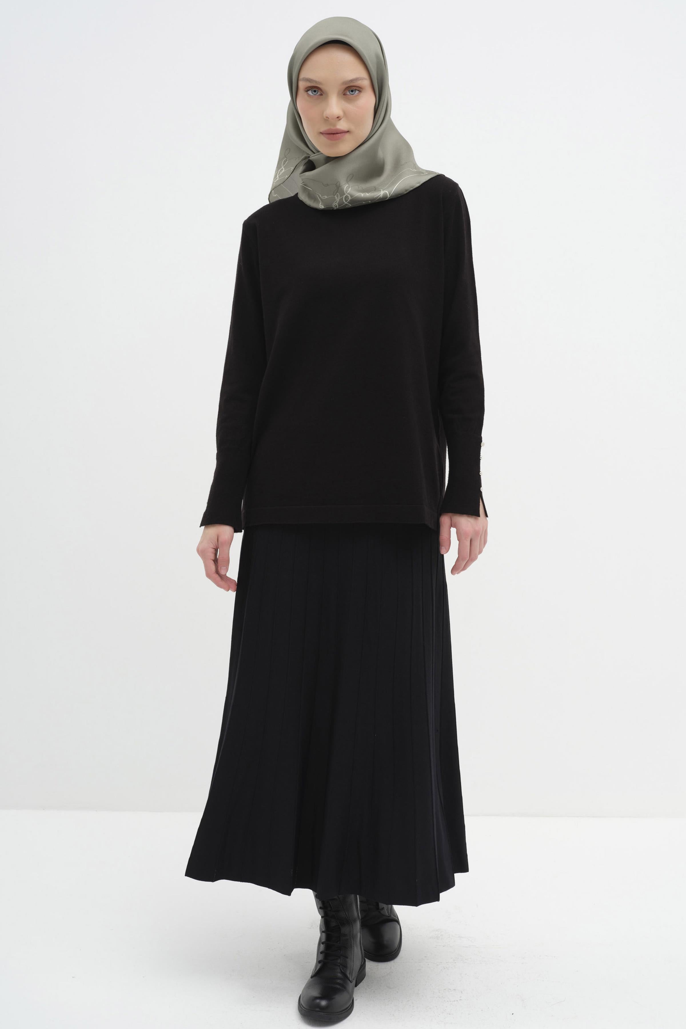 Rus jinsiy aloqa 18 Ayolning qinini qon ketguncha yirtib tashlagan porno video.